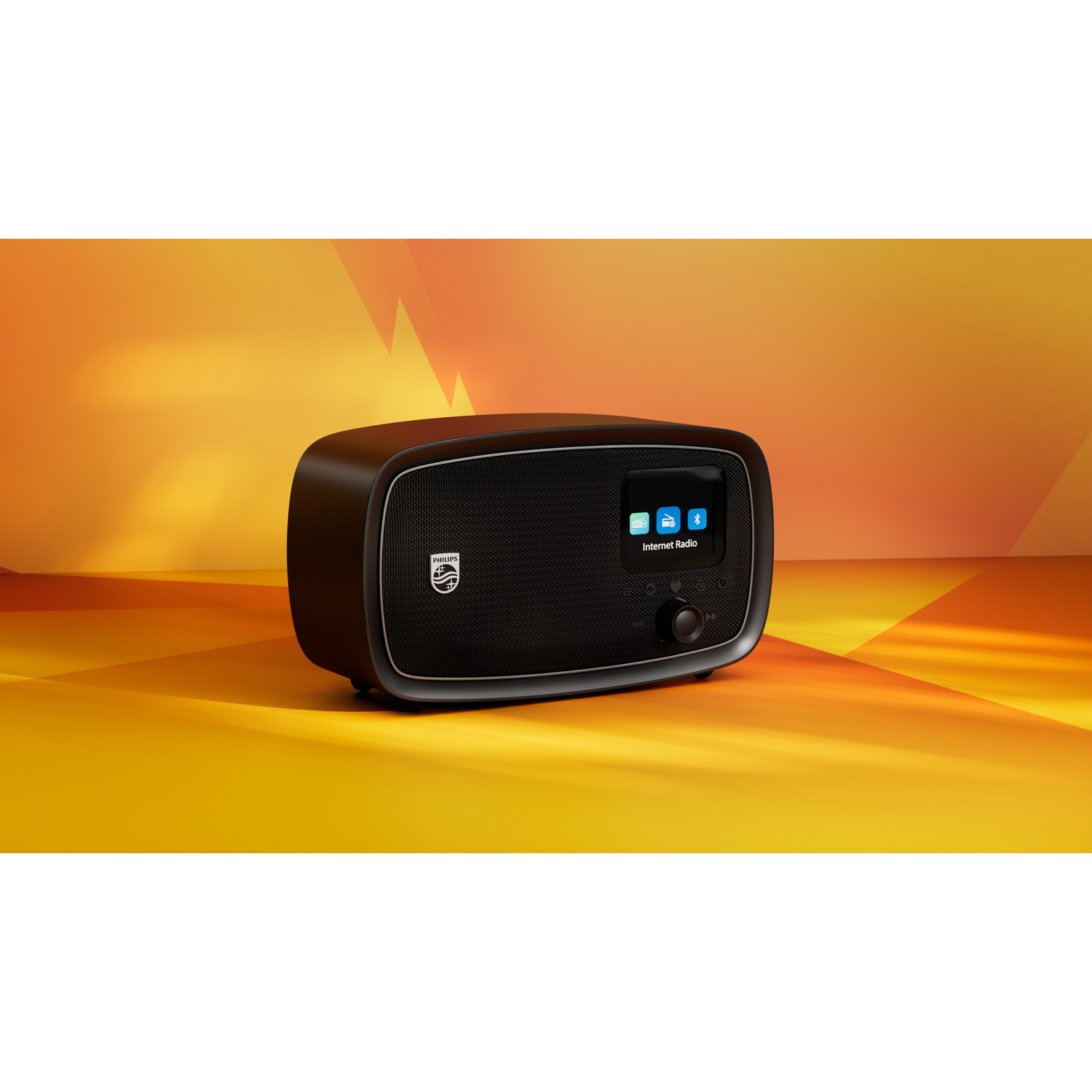 Una radio internet Philips nera è posta su una superficie gialla.