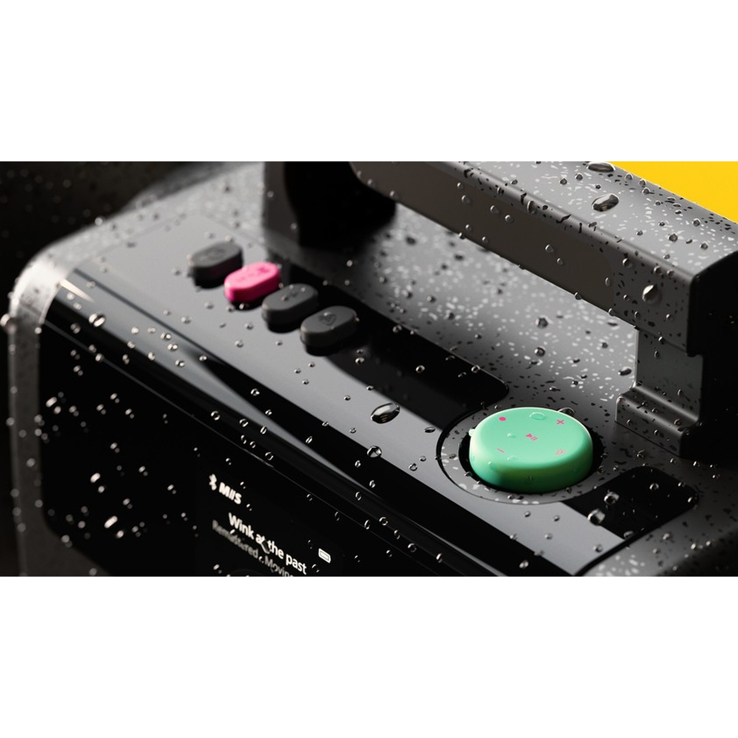 Dispositivo nero con gocce d'acqua, pulsante verde con icone, pulsante rosa.