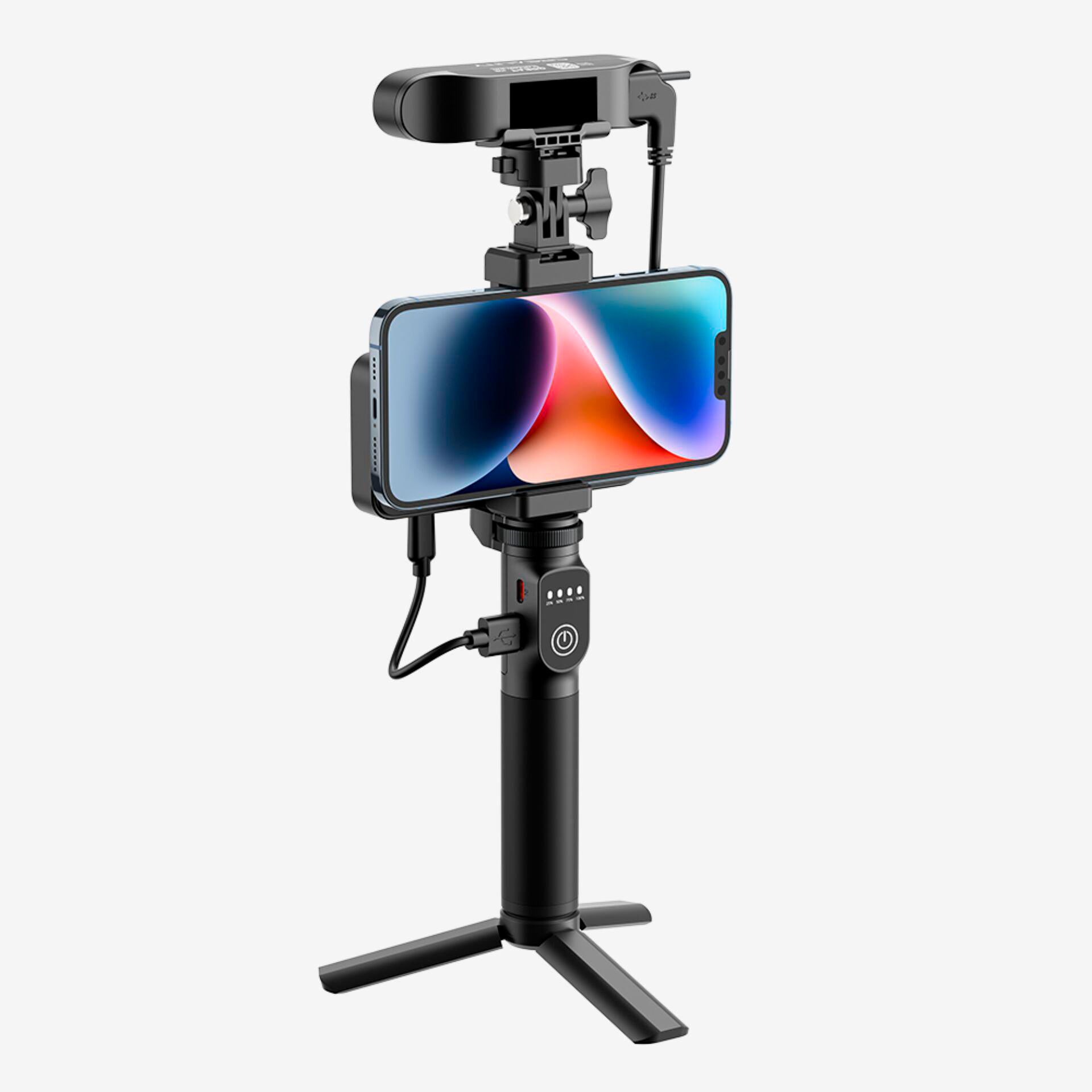 Ein schwarzer Gimbal mit Smartphone, Mikrofon und Stativ. Weißer Hintergrund.