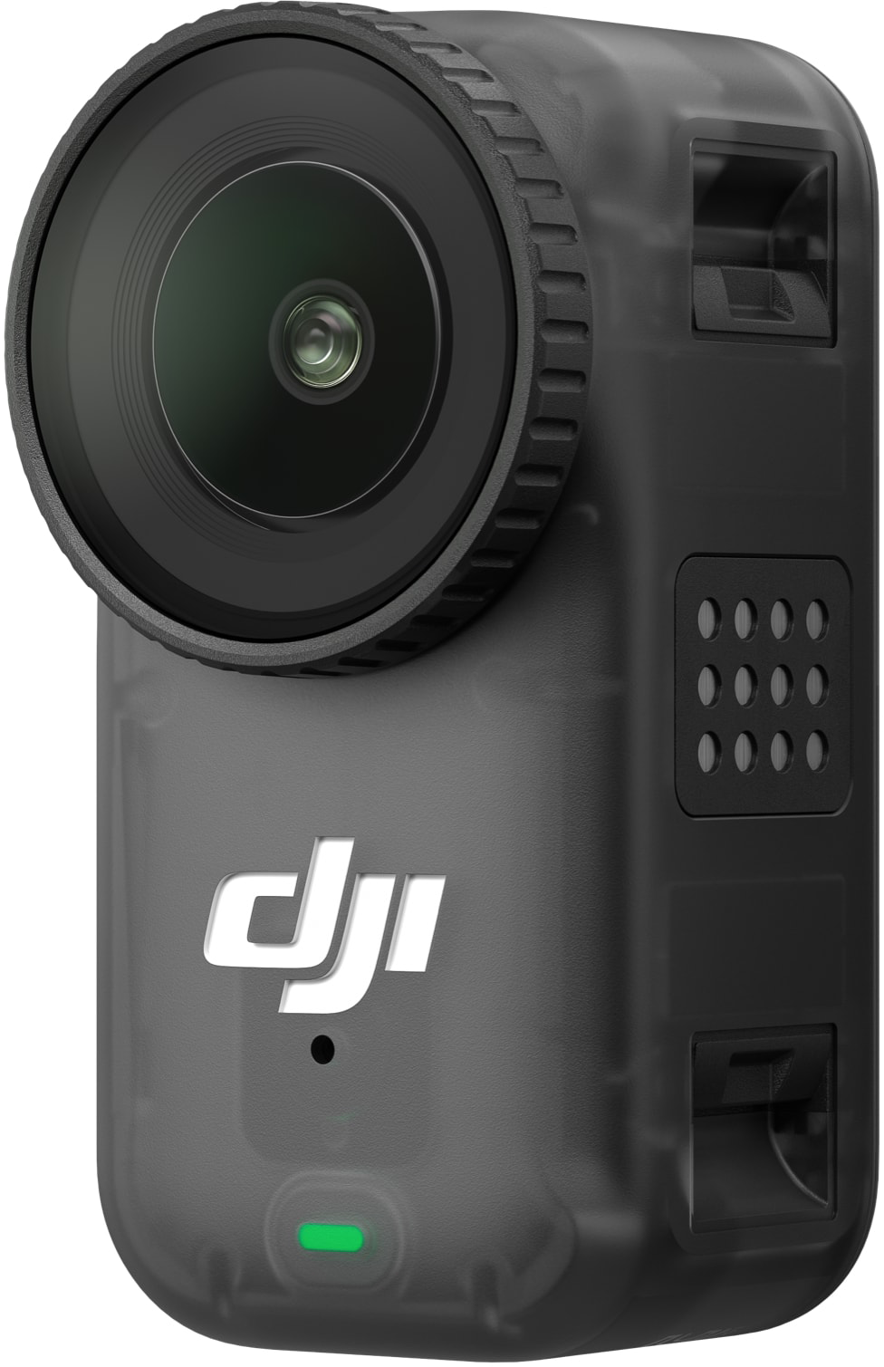Egy fekete DJI akciókamera nagy lencsével és világító zöld gombbal.