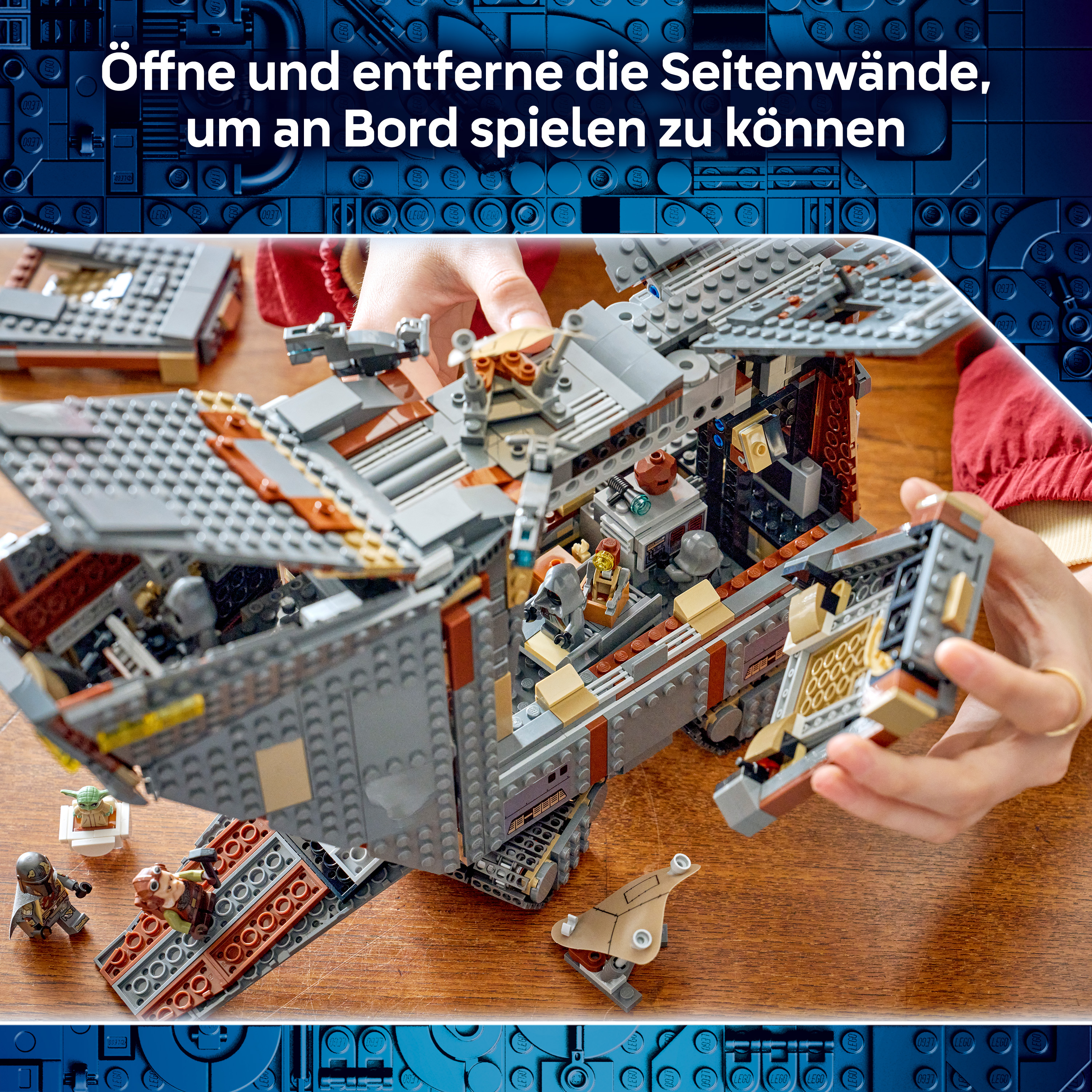 LEGO Raumschiff-Modell mit Figuren, Seiten geöffnet, Hände bauen.