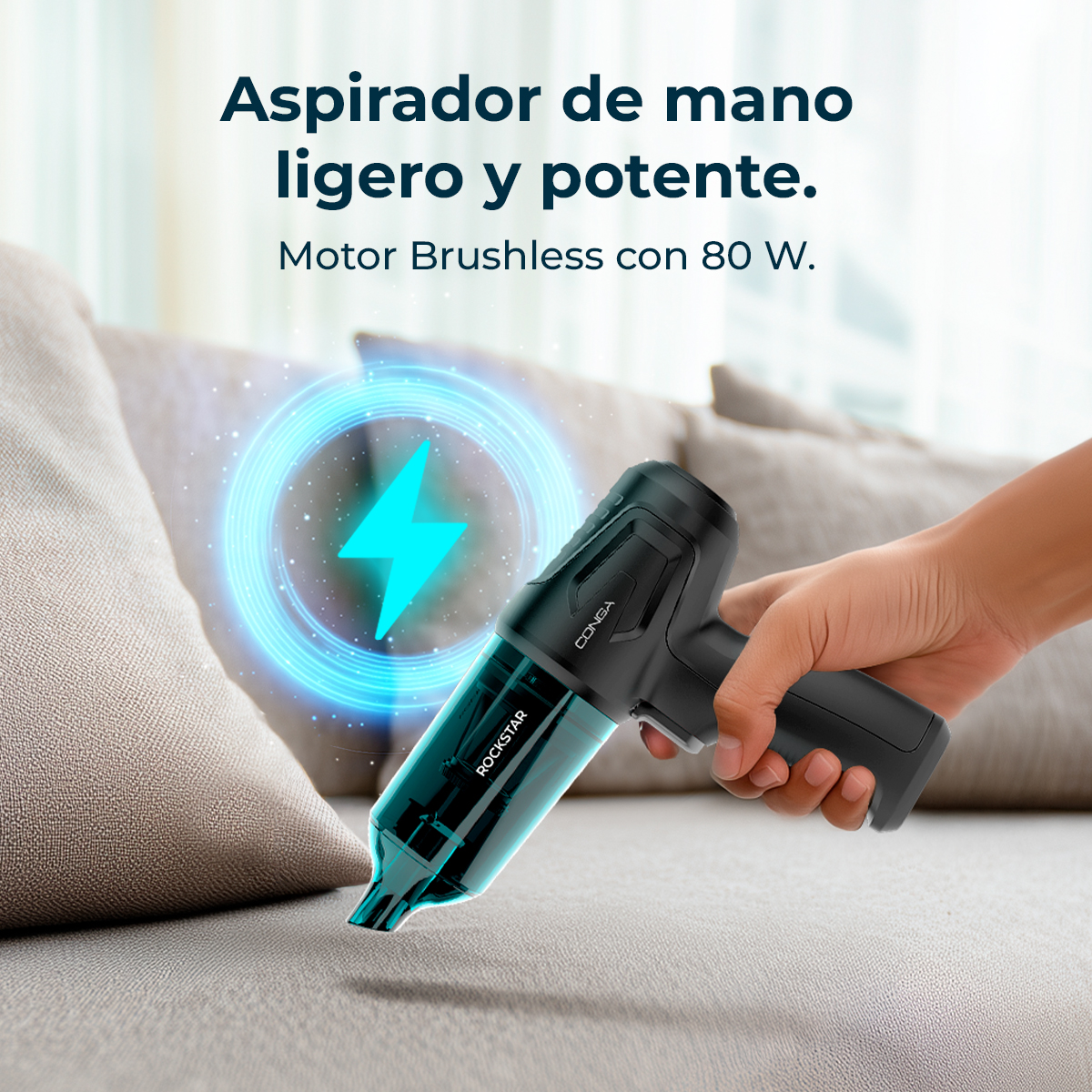 Aspirador de mano con símbolo de rayo, sostenido por una mano.