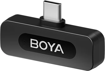 Fekete BOYA USB-C adapter ezüst csatlakozóval.