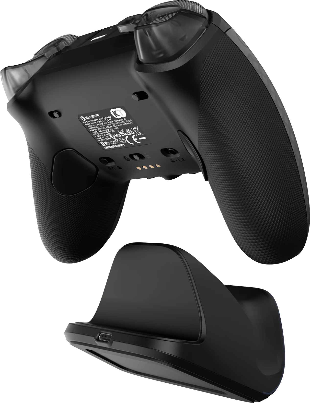 Schwarzer Gamecontroller mit Lade-Dock. Bedruckte Rückseite.