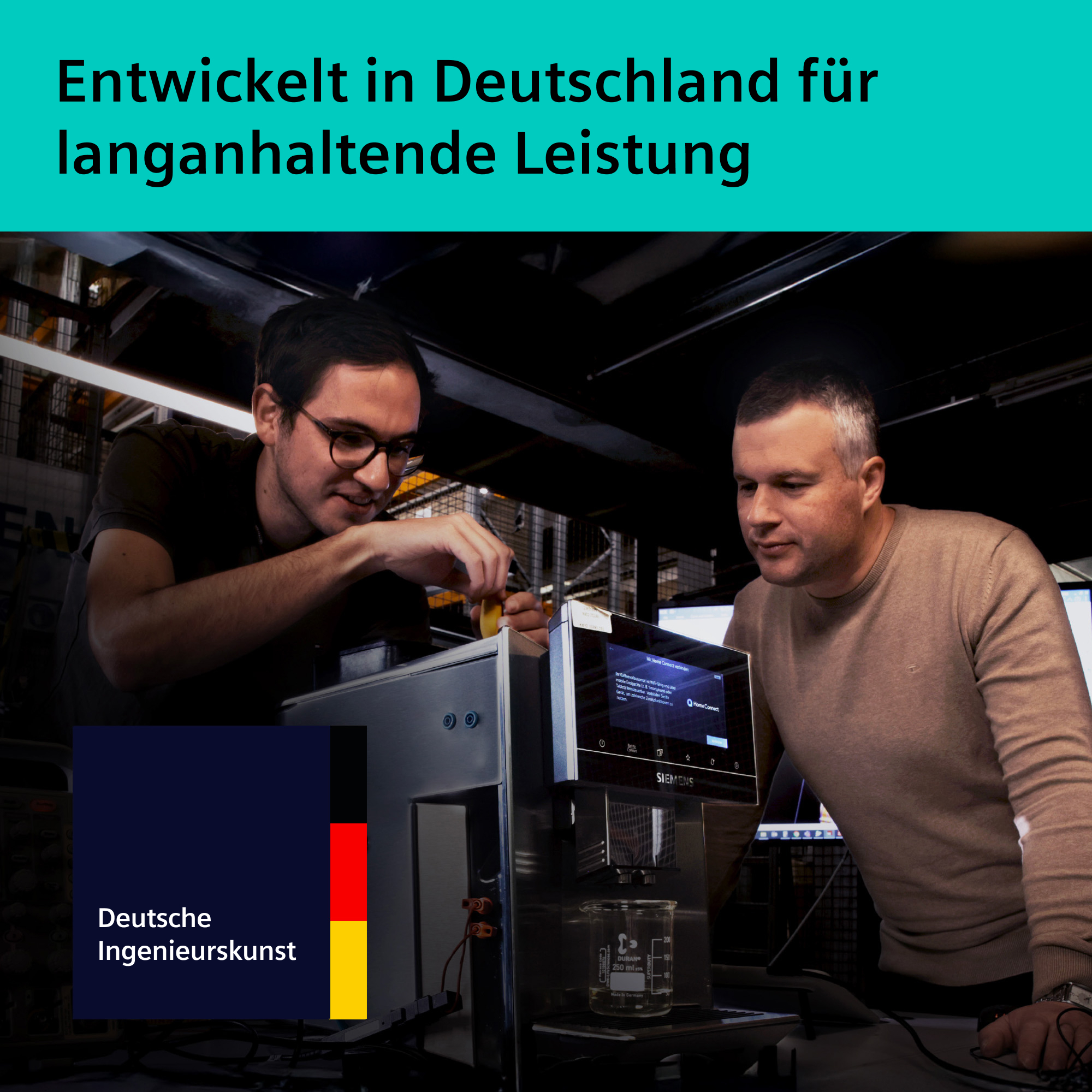 Zwei Männer untersuchen eine Kaffeemaschine, daneben die deutsche Flagge und Text.