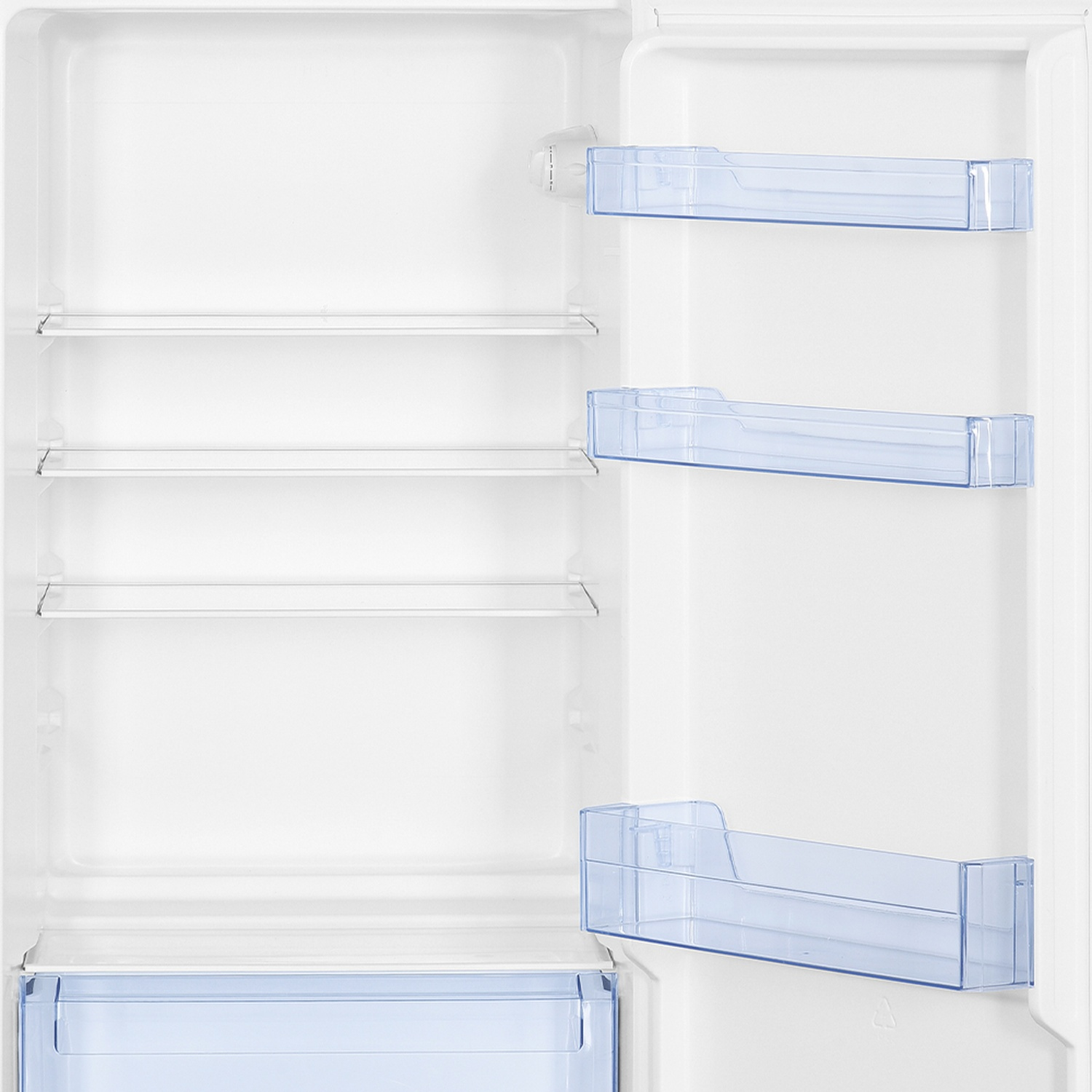 Frigorifero bianco vuoto con ripiani e cassetti blu trasparenti.