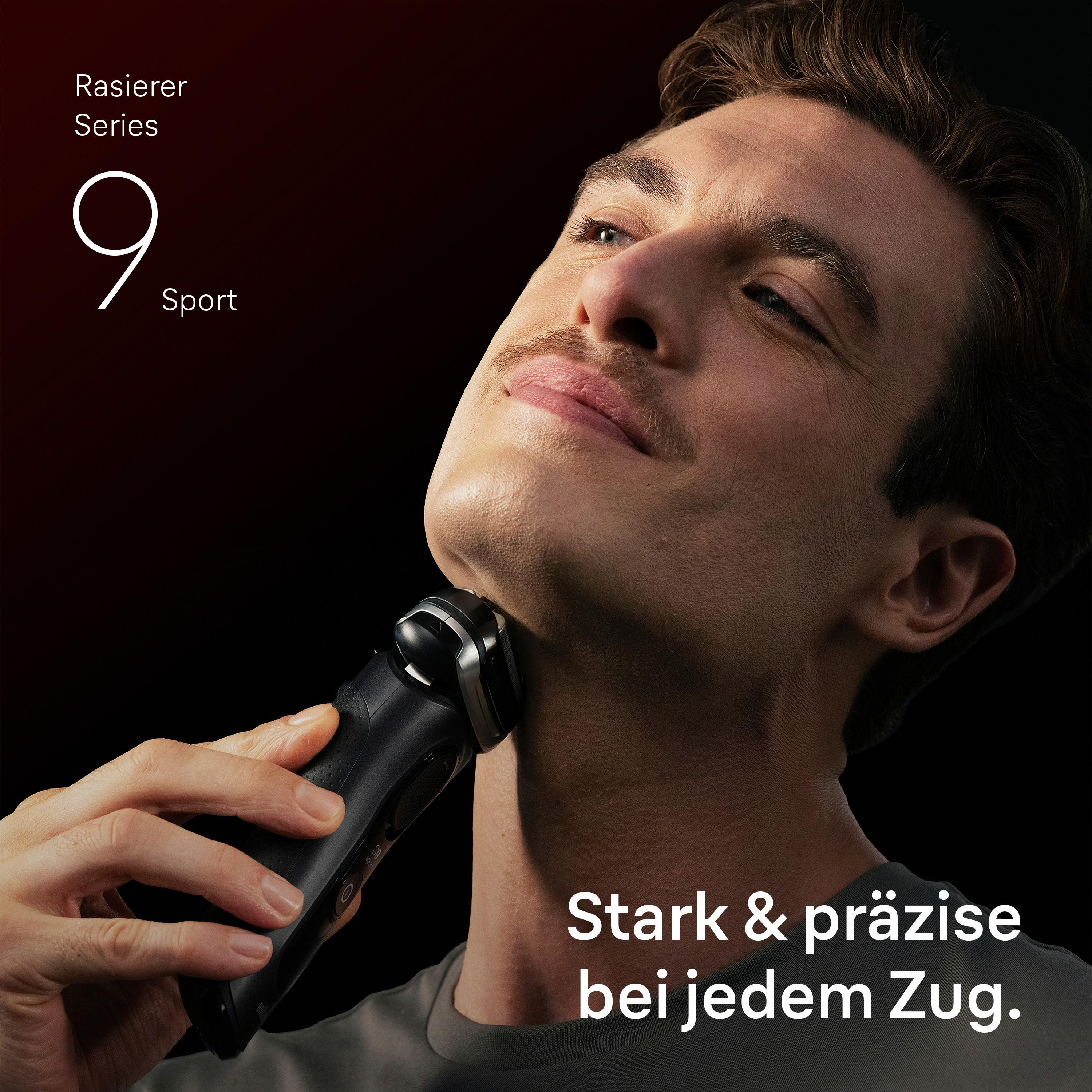 Ein Mann rasiert sich mit einem Rasierer der Serie 9.