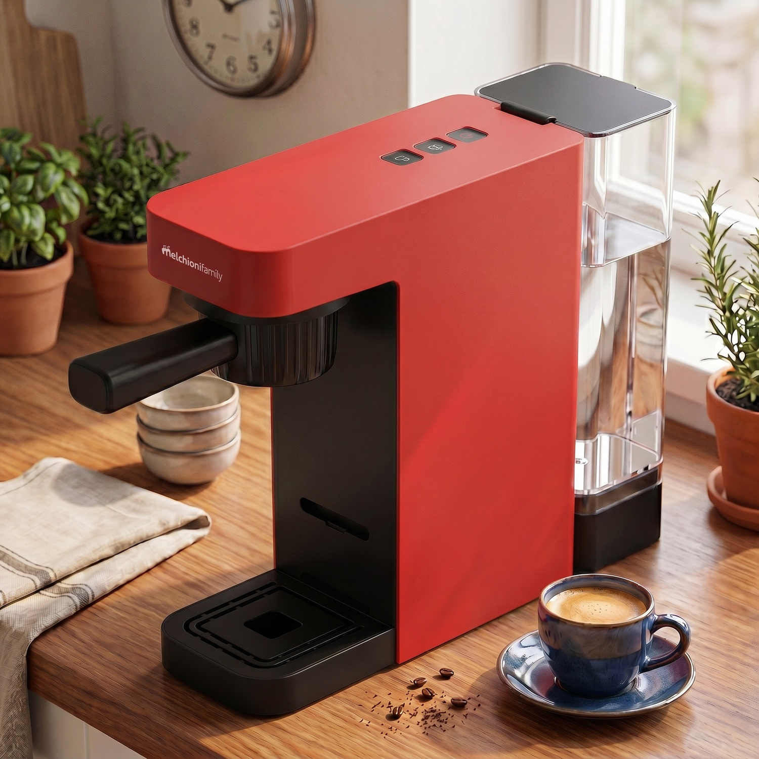Una macchina da caffè rossa con serbatoio dell'acqua e tazzina di caffè su tavolo in legno.