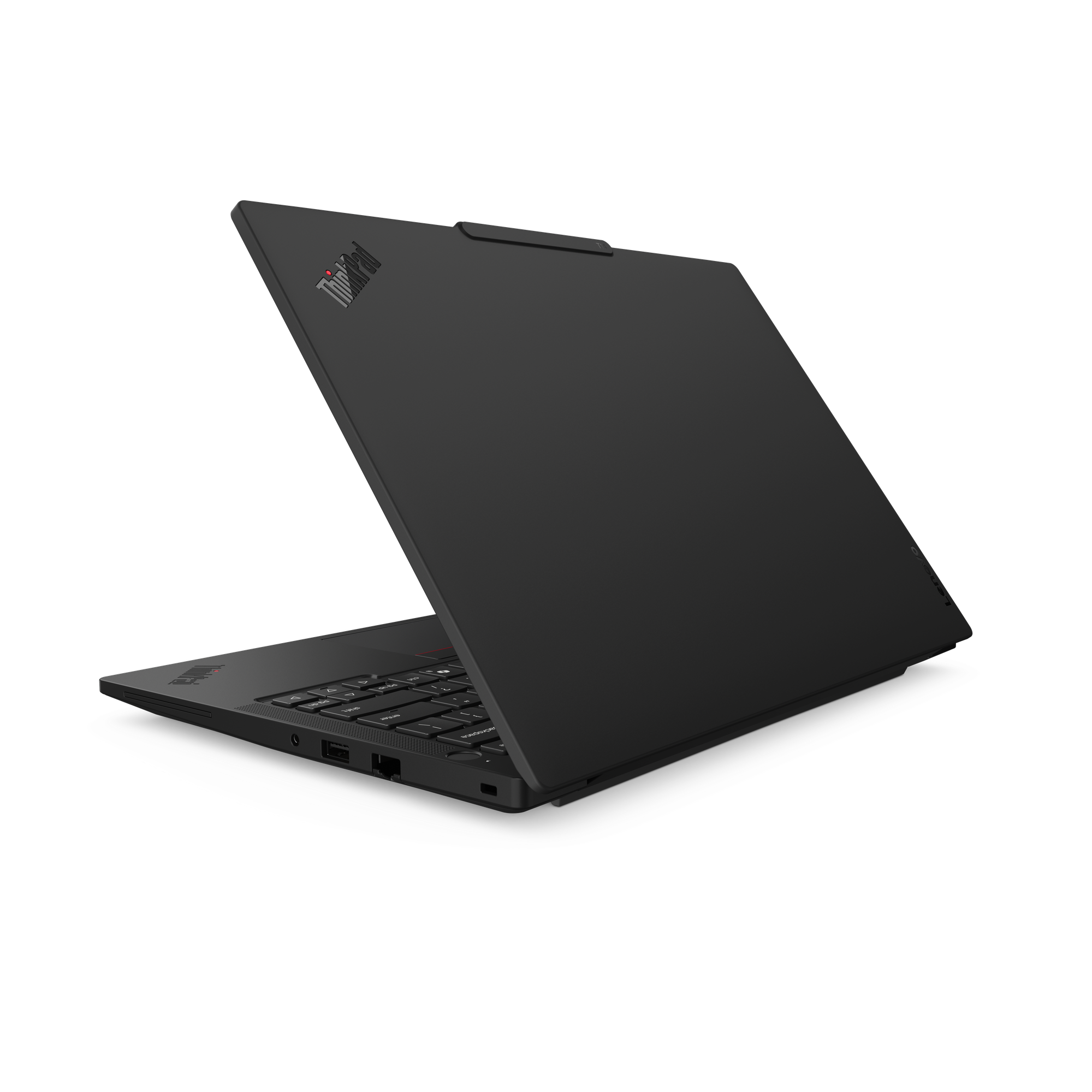Schwarzer Laptop mit ThinkPad-Logo, teilweise geöffnet, auf schwarzem Hintergrund.