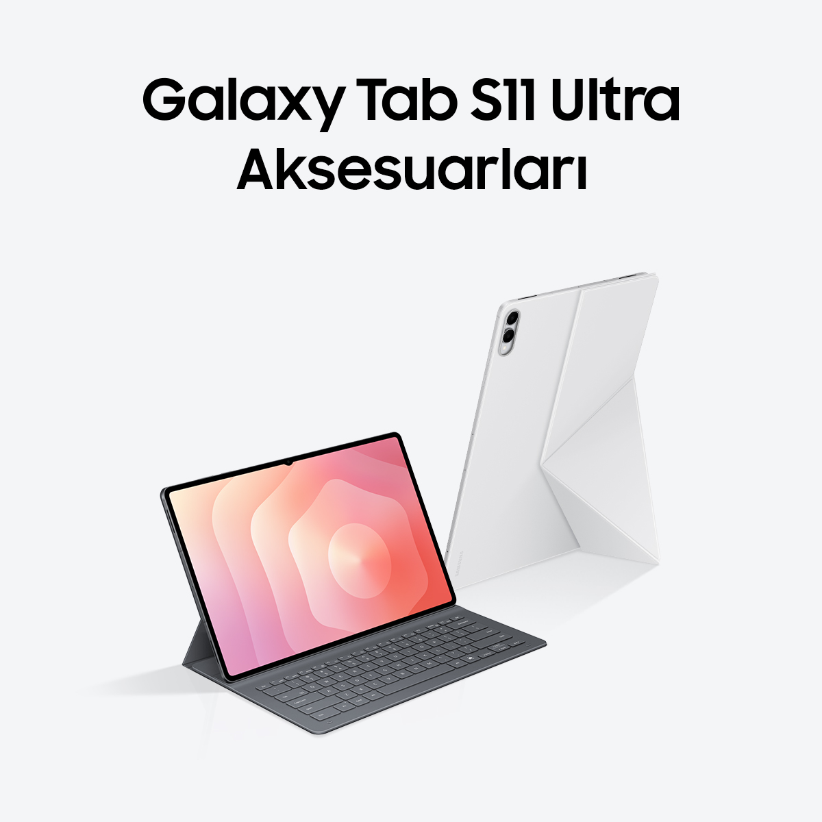Klavye ve beyaz kılıflı bir Galaxy Tab S11 Ultra.