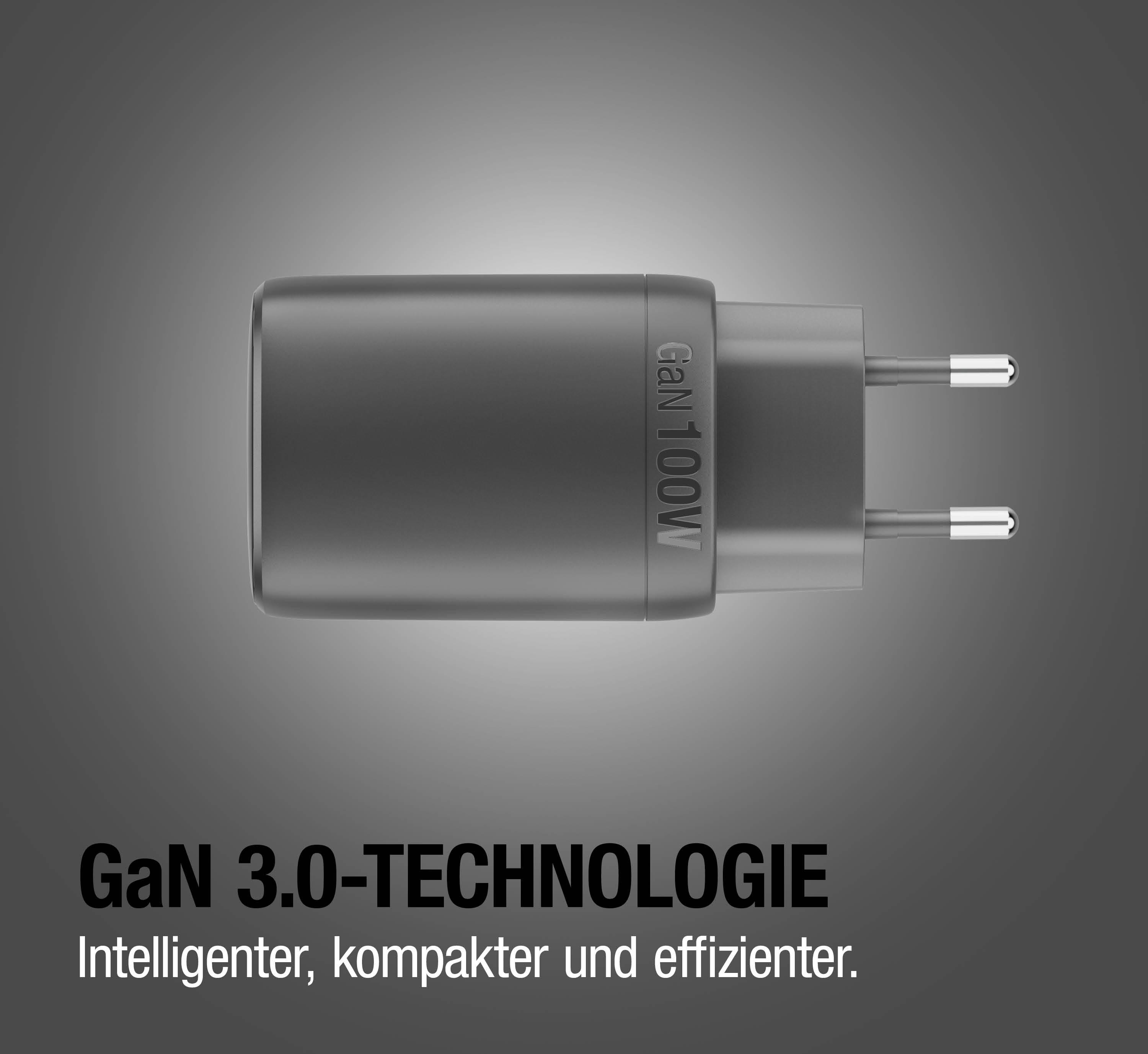 Ein grauer Netzstecker mit der Aufschrift "GaN 100W" auf grauem Hintergrund.