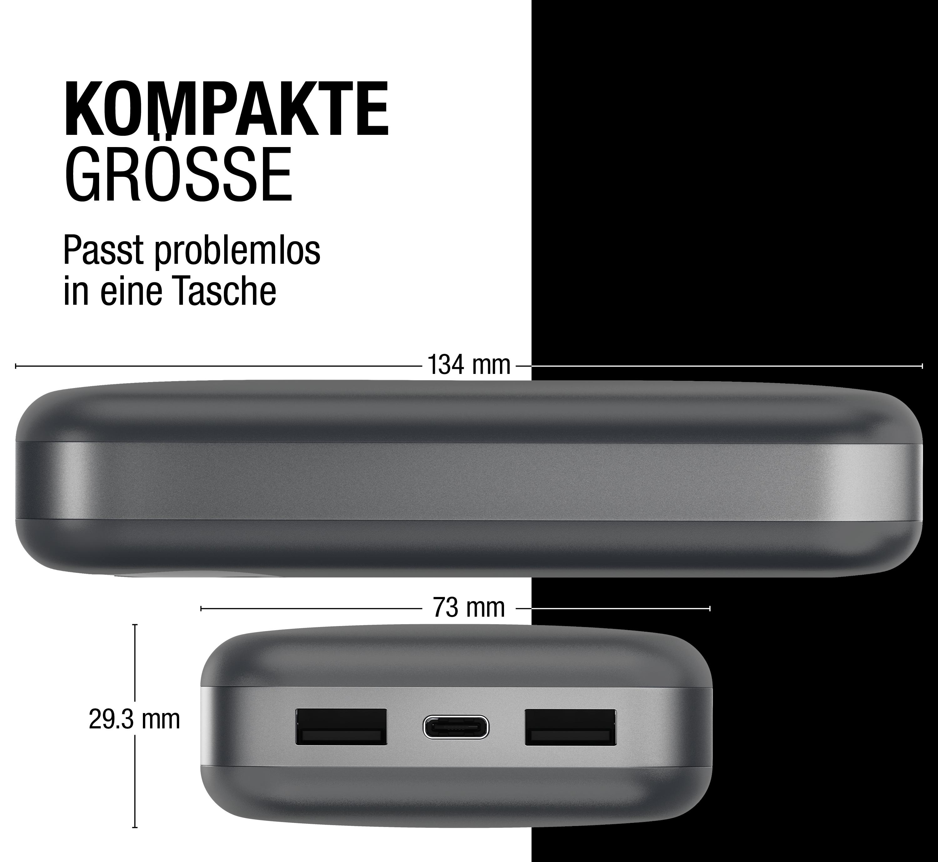 Grauer Powerbank mit zwei USB-A- und einem USB-C-Anschluss. Maße: 134x73x29,3 mm.