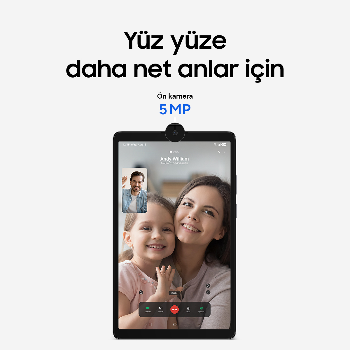 Tablet görüntülü konuşma: gülümseyen anne ve çocuk, küçük pencerede adam.