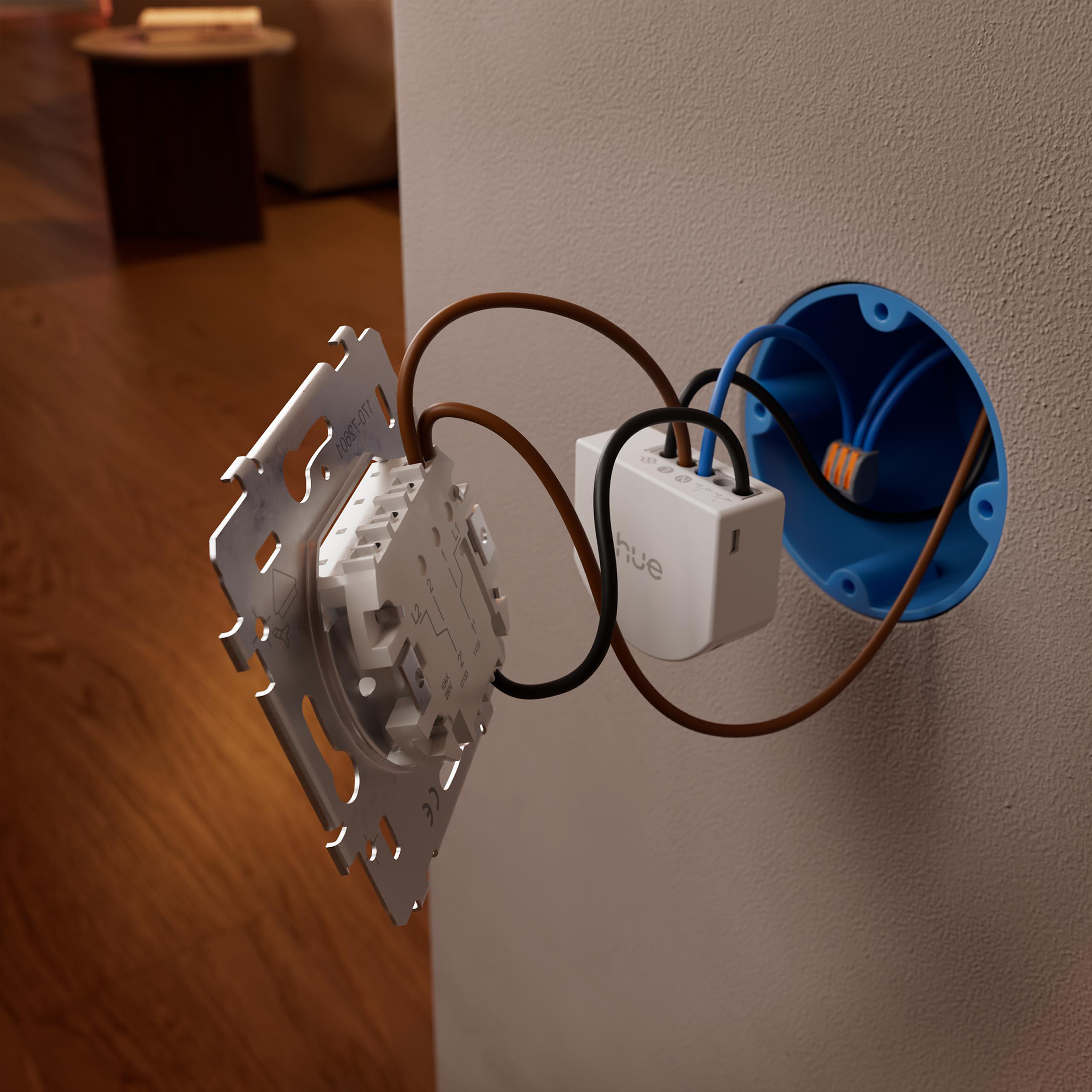 Elektrische Kabel verbunden mit einem weißen Hue Smart-Gerät und Schaltermechanismus.
