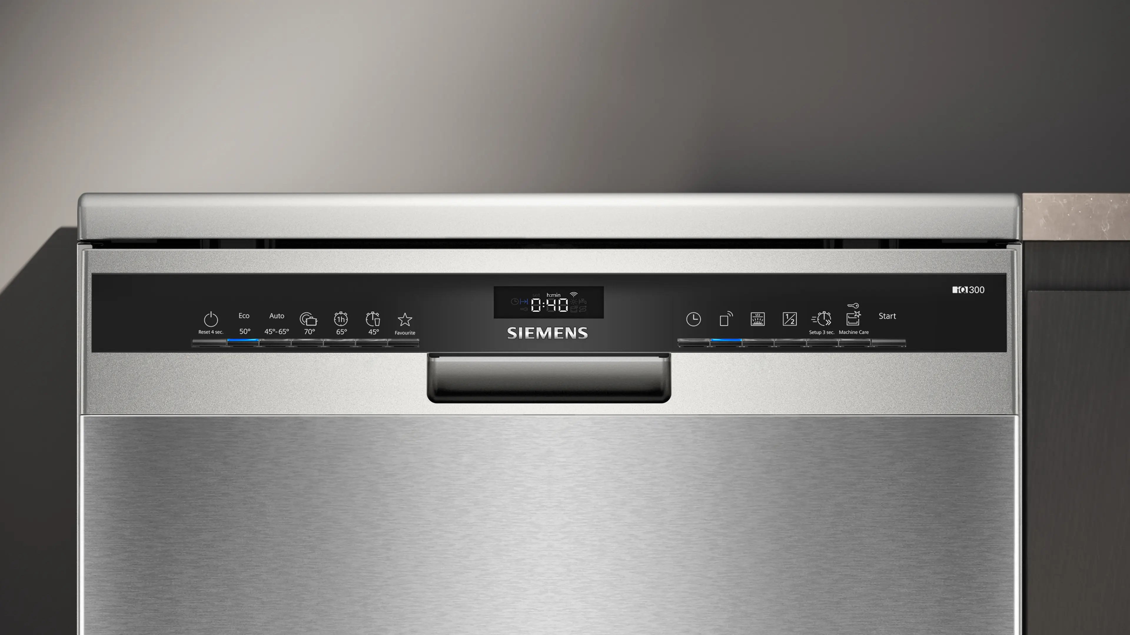 Elegante panel de control de lavavajillas Siemens con pantalla digital.