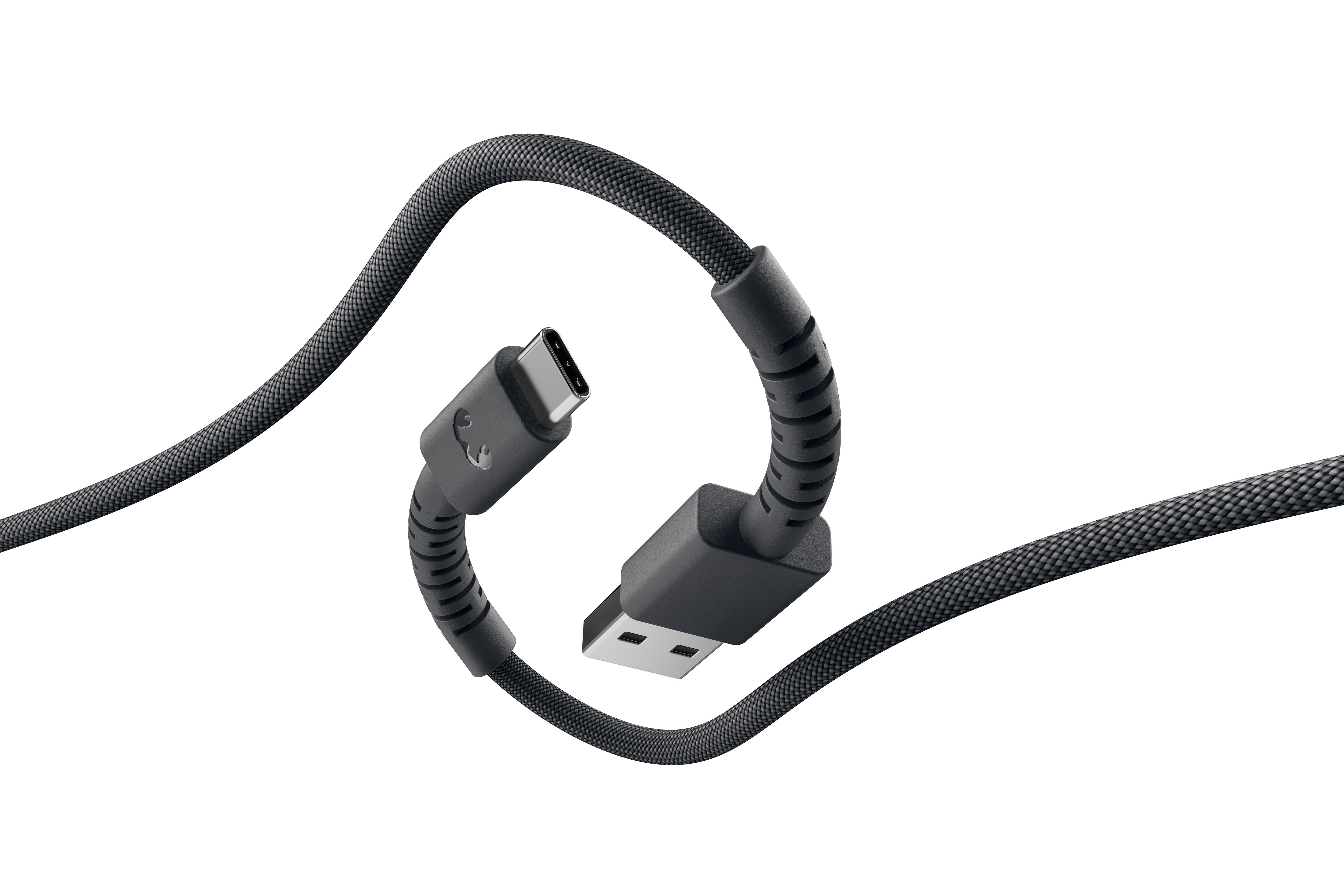 Ein schwarzes USB-C zu USB-A Kabel mit geflochtenem Stoff auf weißem Hintergrund.