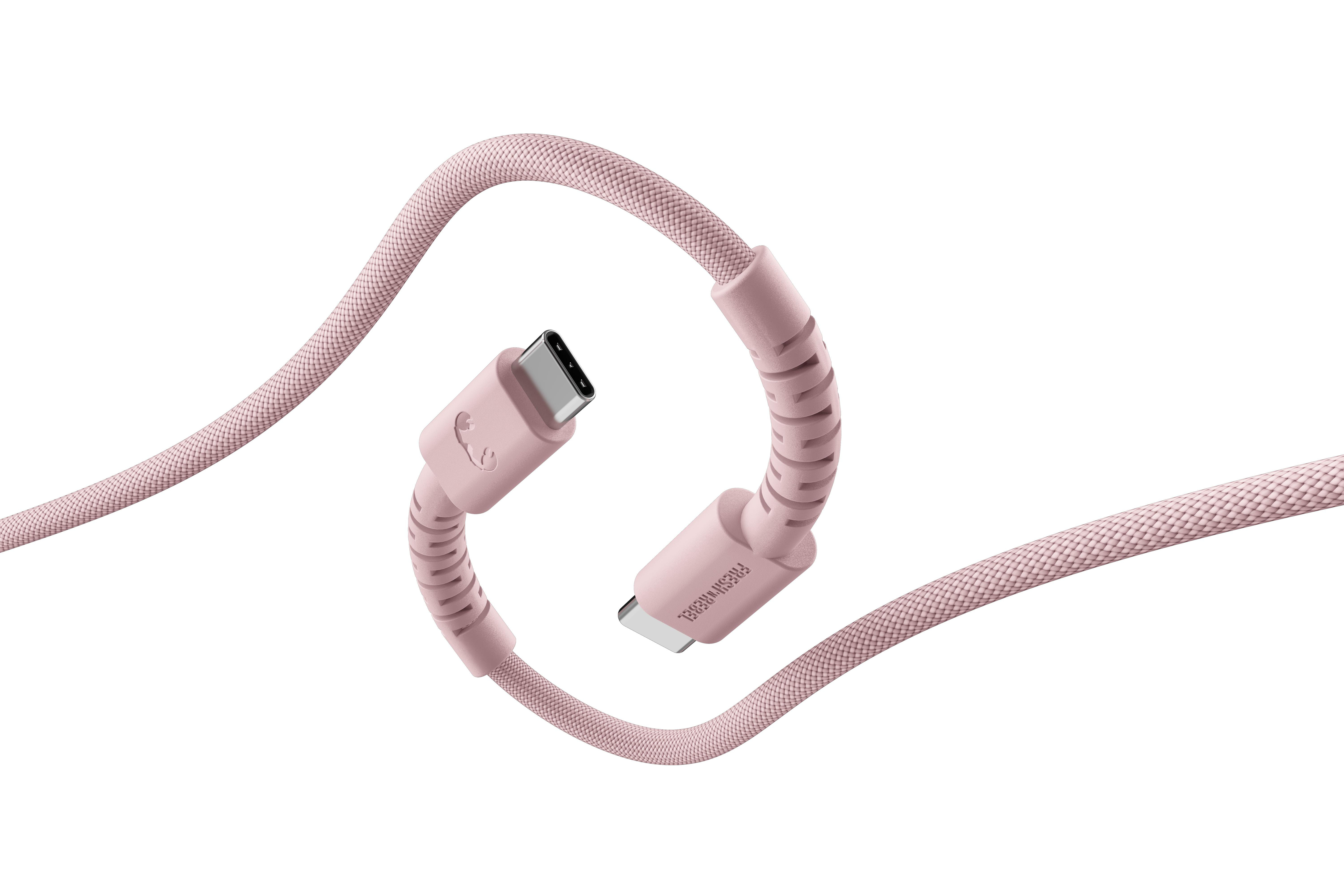 Ein rosafarbenes USB-C-Kabel mit Stoffummantelung auf weißem Hintergrund.