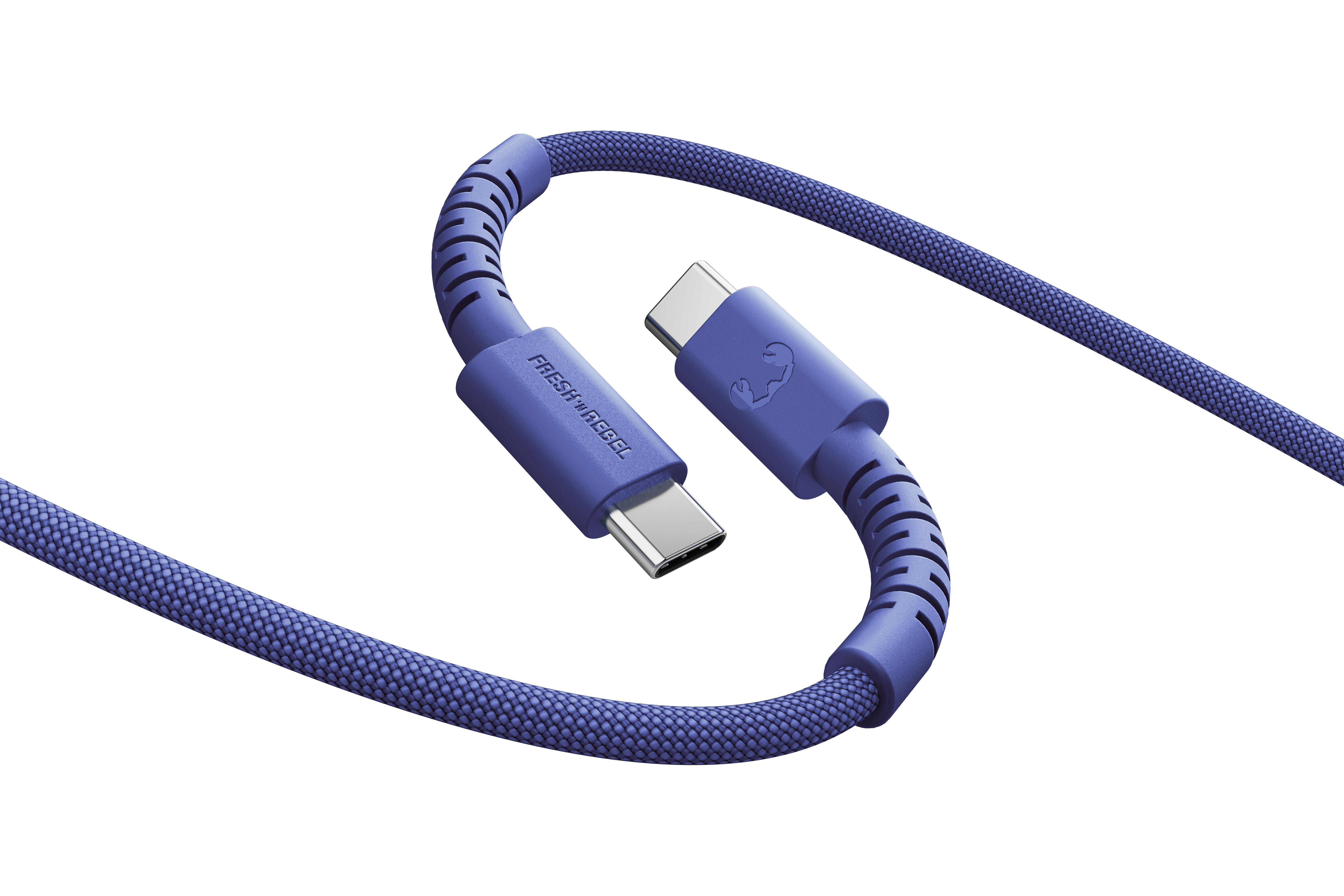 Ein blaues USB-C-Kabel mit Stoffummantelung und silbernen Anschlüssen.