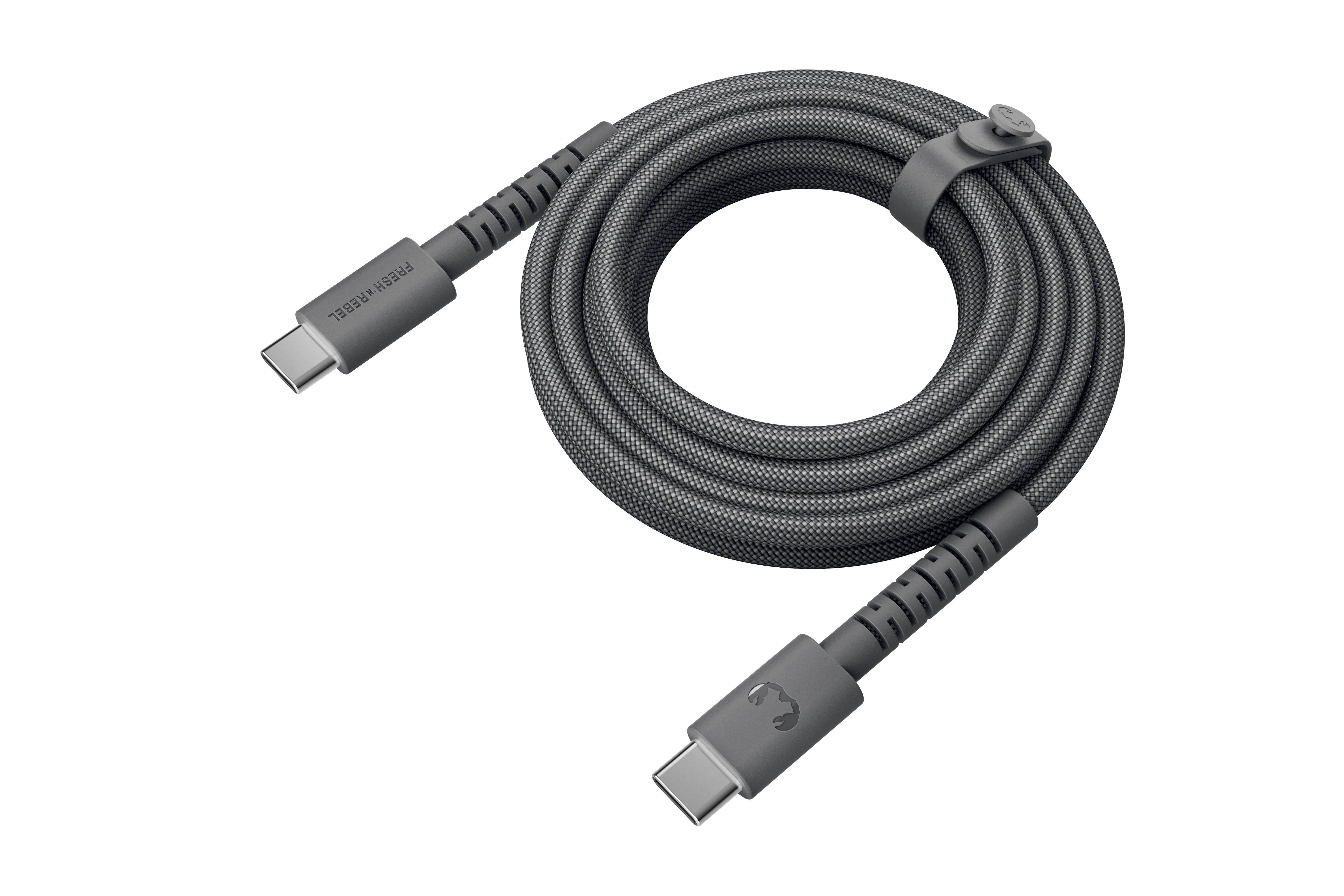 Ein graues USB-C-Kabel mit Stoffummantelung, aufgerollt und mit einem Klettverschluss gesichert.