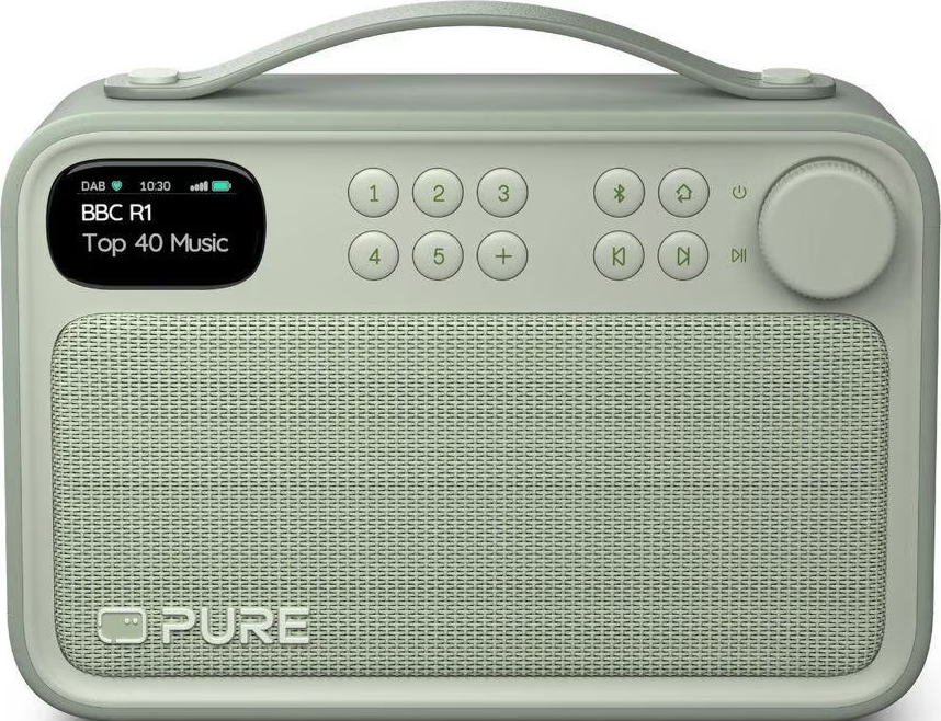 Une radio vert pastel avec écran numérique, boutons et grille de haut-parleur.