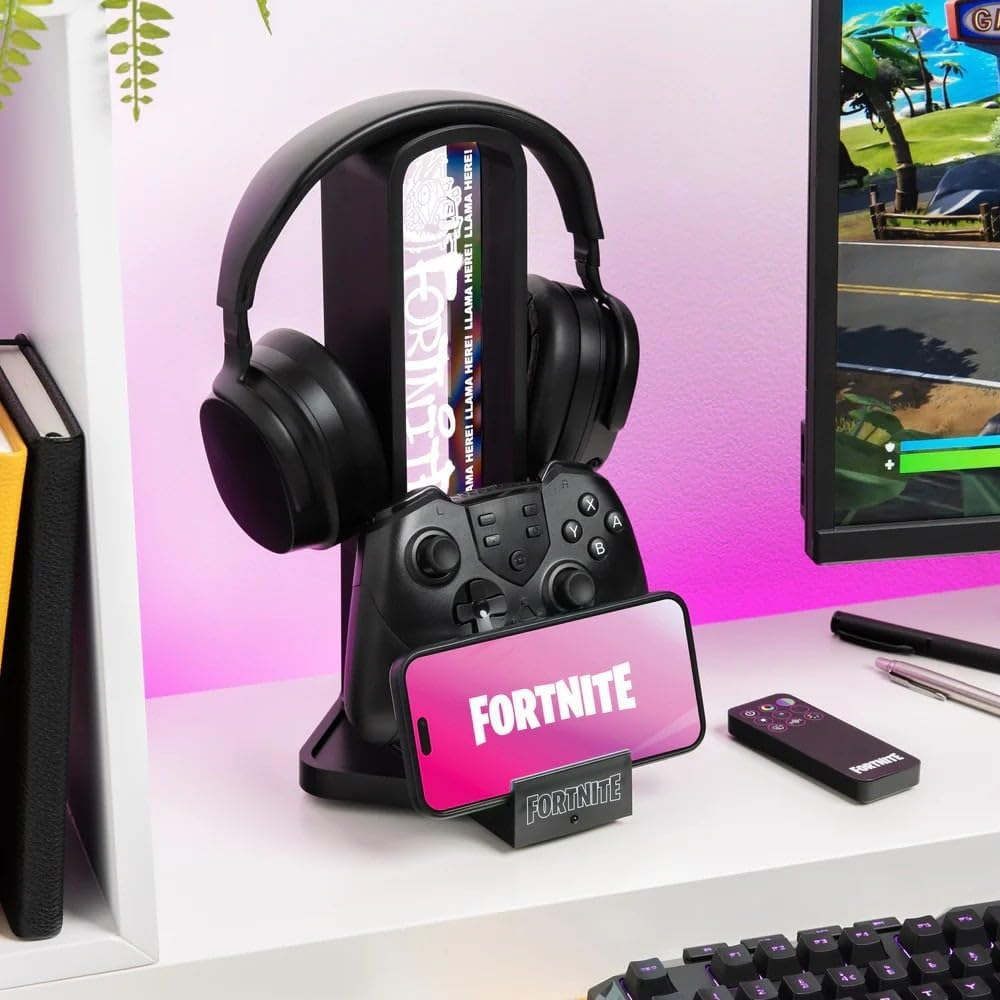 Fekete Fortnite fejhallgató, kontroller és telefon állványon. Játékbeállítás.