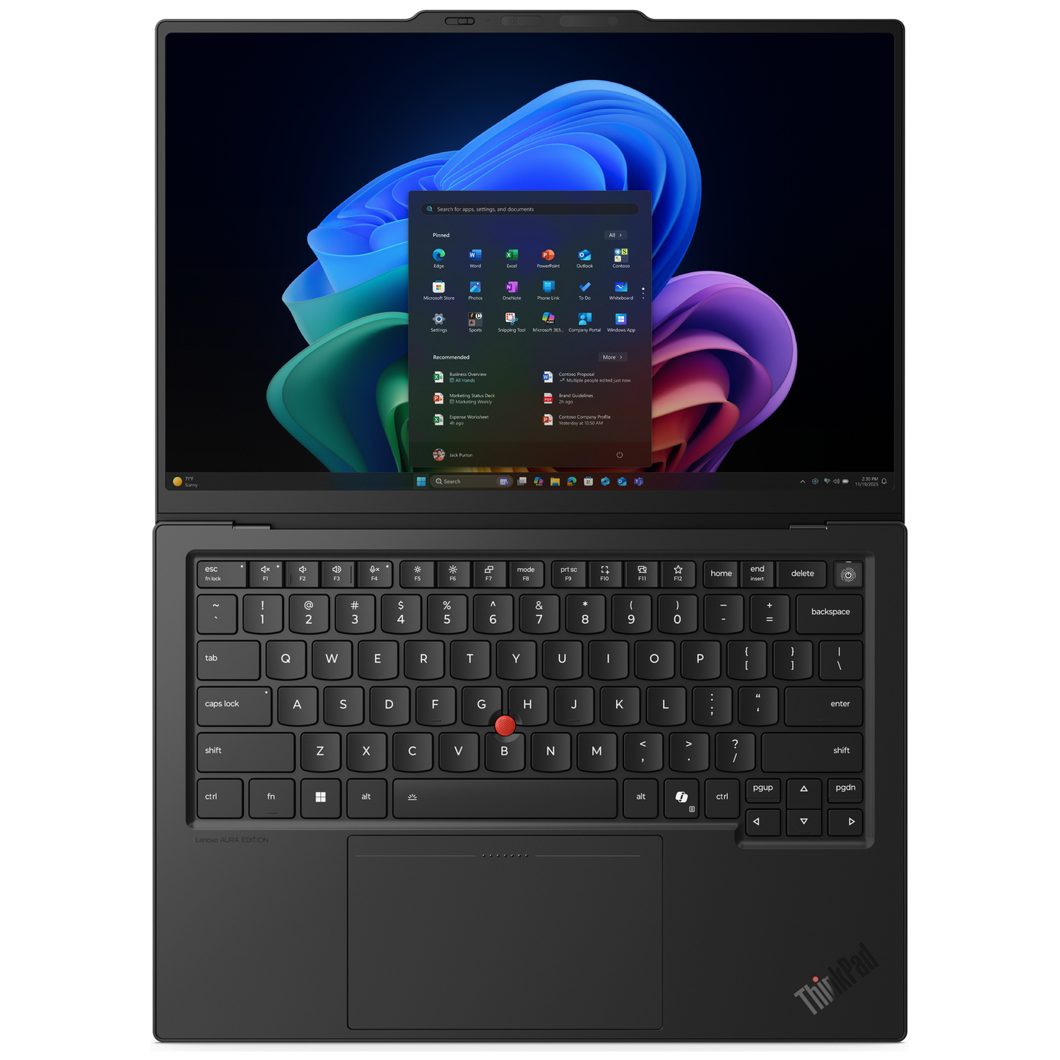 Een zwarte Lenovo laptop met open scherm, waarop Windows 11 wordt weergegeven.