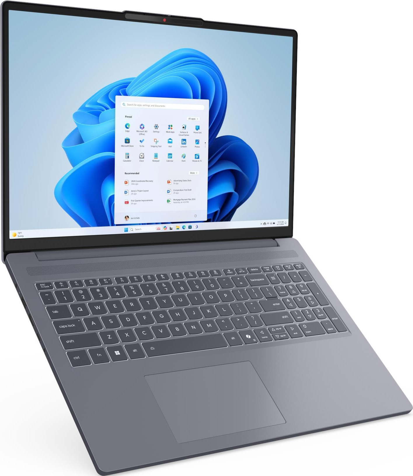 Un ordinateur portable gris affichant Windows 11 avec son menu Démarrer ouvert.