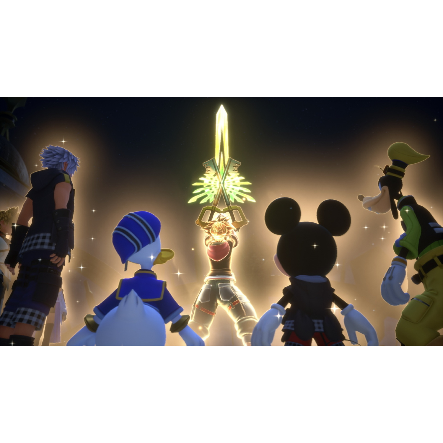 Sora tiene la Keyblade, circondato da Paperino, Pippo e Topolino.
