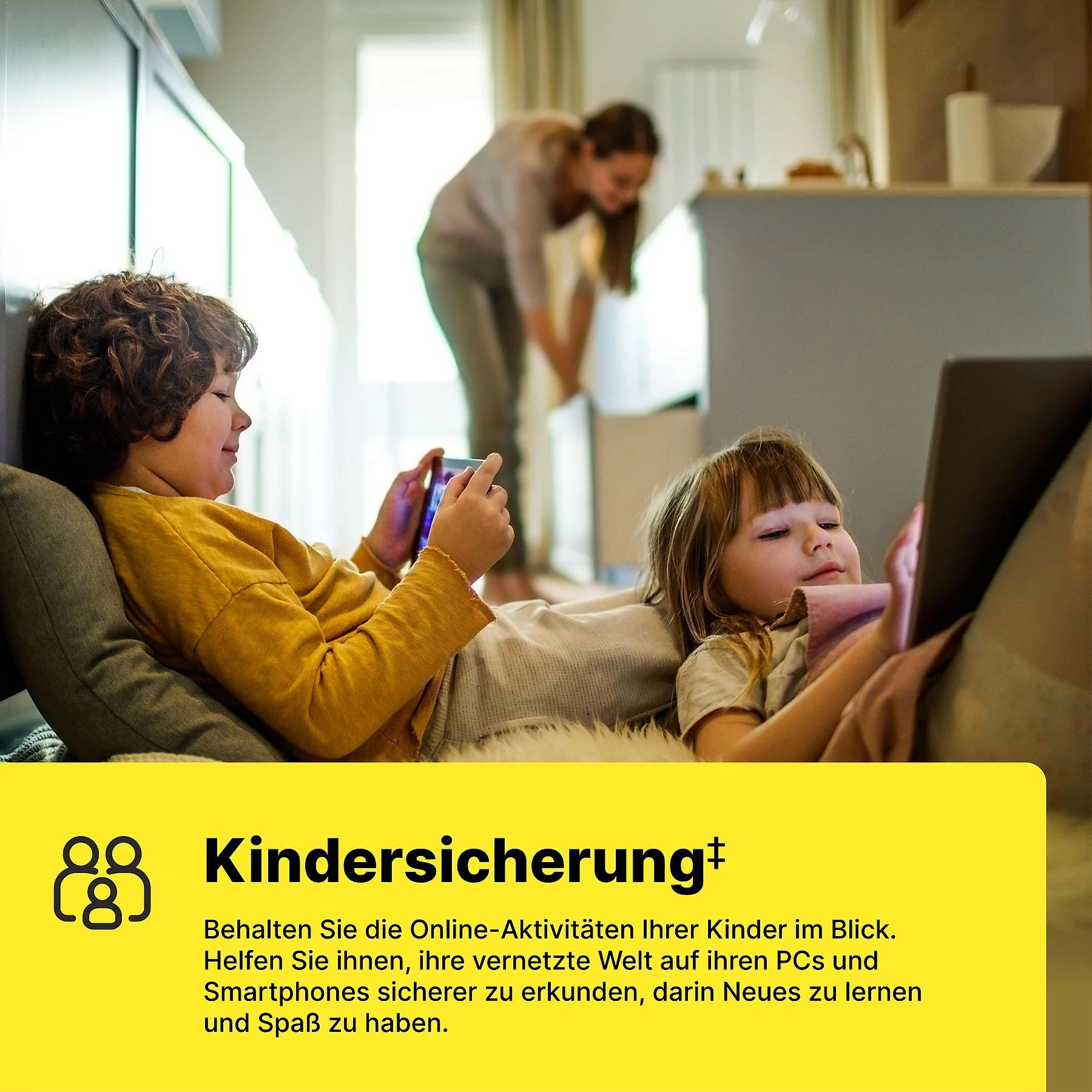 Zwei Kinder mit Smartphones, eine Frau im Hintergrund. Kindersicherung.