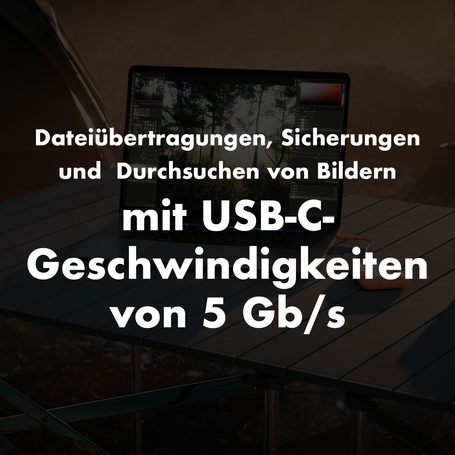Laptop su tavolo mostra software fotoritocco, con testo su velocità USB-C.