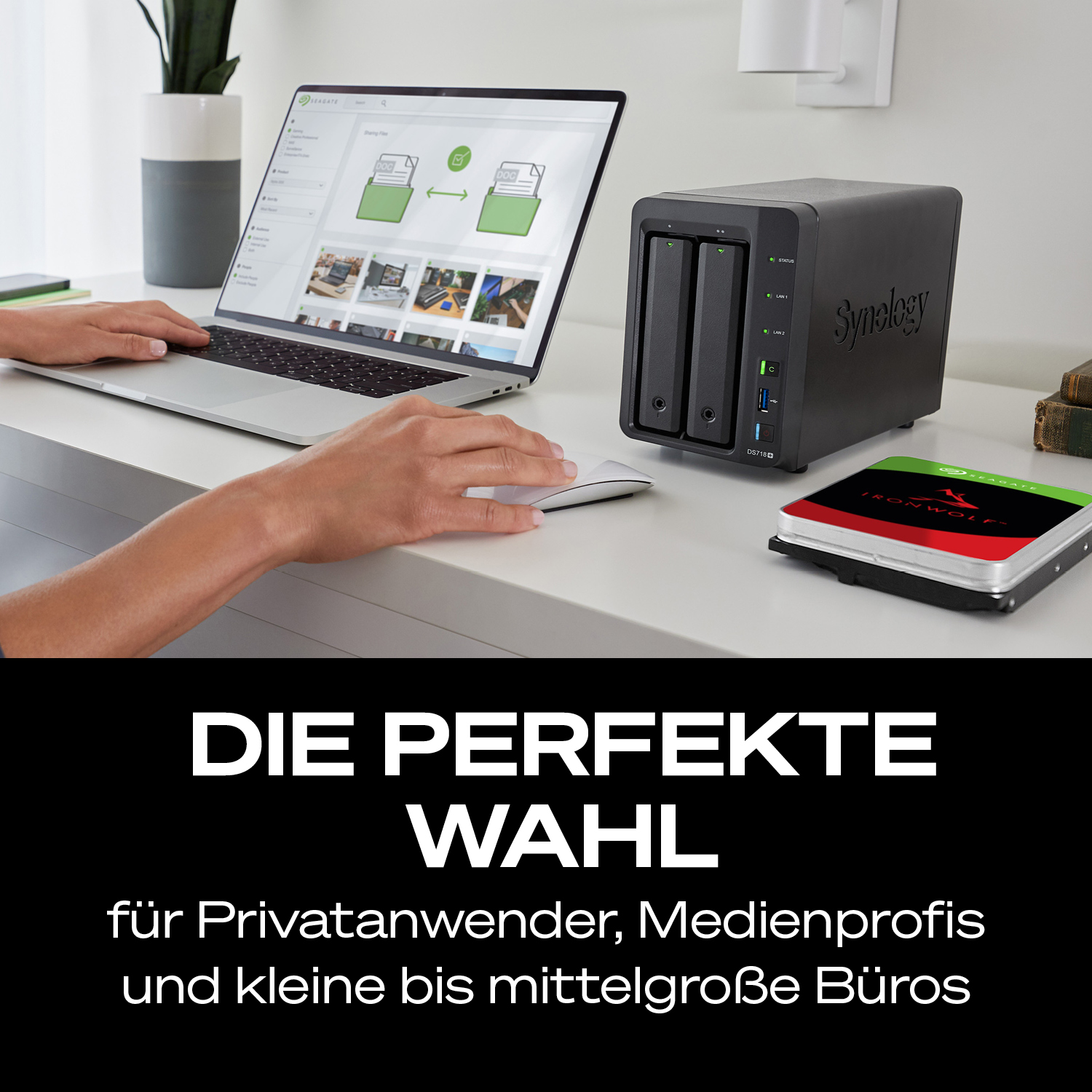 Un ordinateur portable, un NAS Synology et un disque dur Seagate sur un bureau.