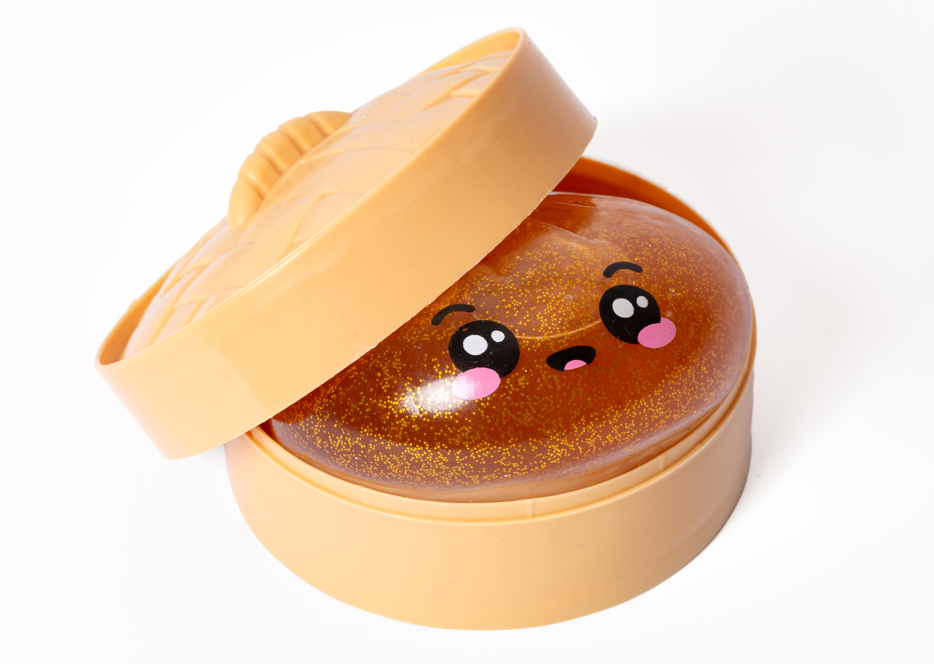 Glitzernder brauner Schleim mit Kawaii-Gesicht in einem beigefarbenen Behälter.