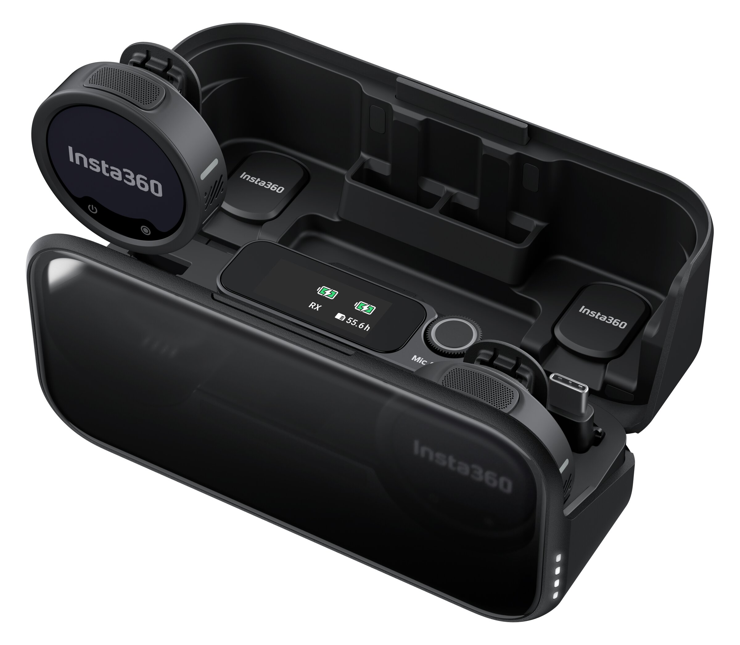 Set de micrófono Insta360 negro en estuche de carga abierto con pantalla.