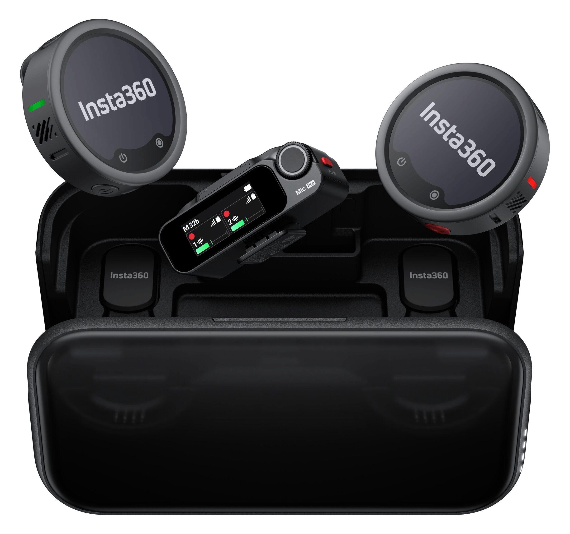 Tres micrófonos Insta360 y estuche de carga.