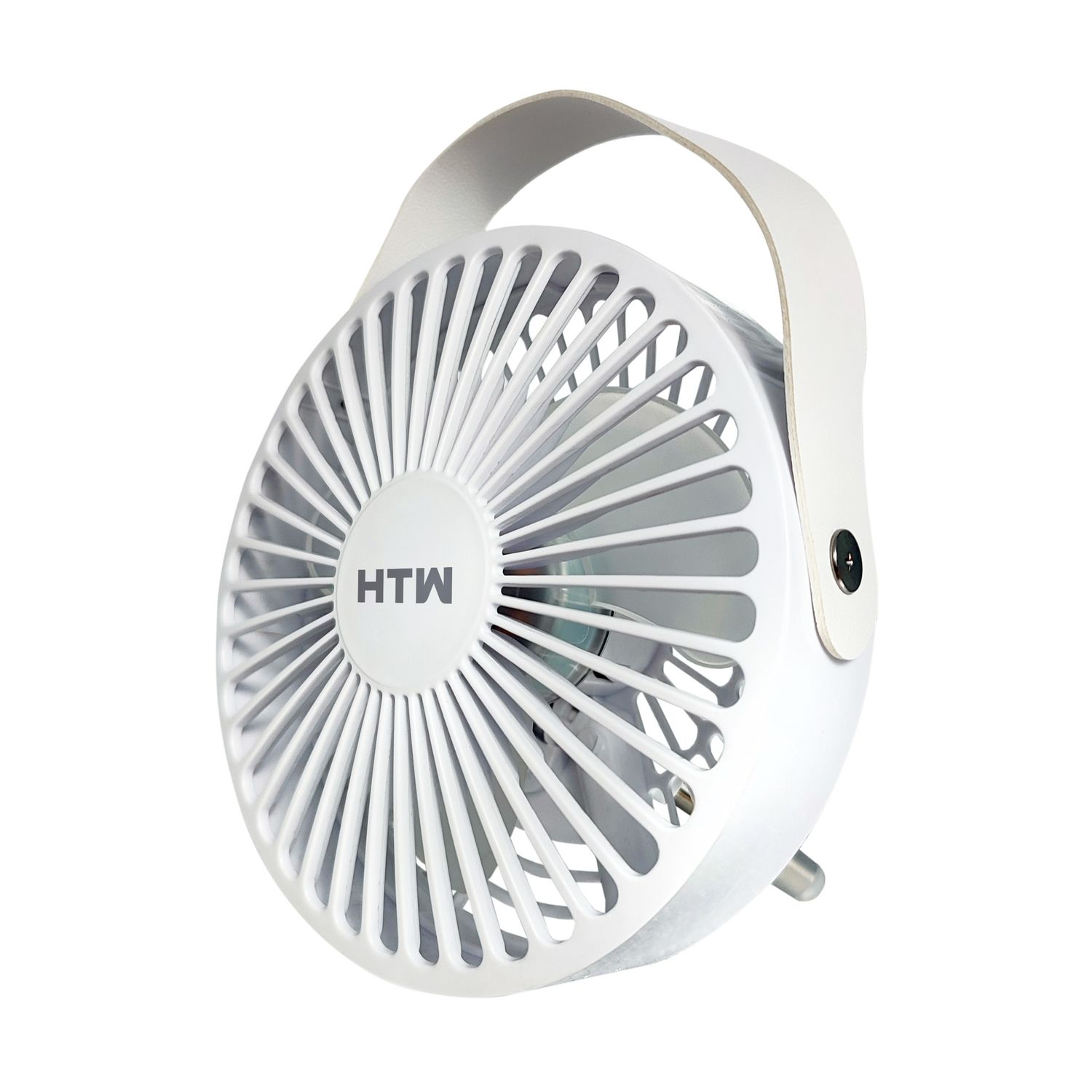 Un ventilador blanco pequeño y portátil con asa de cuero y el logo HTW.