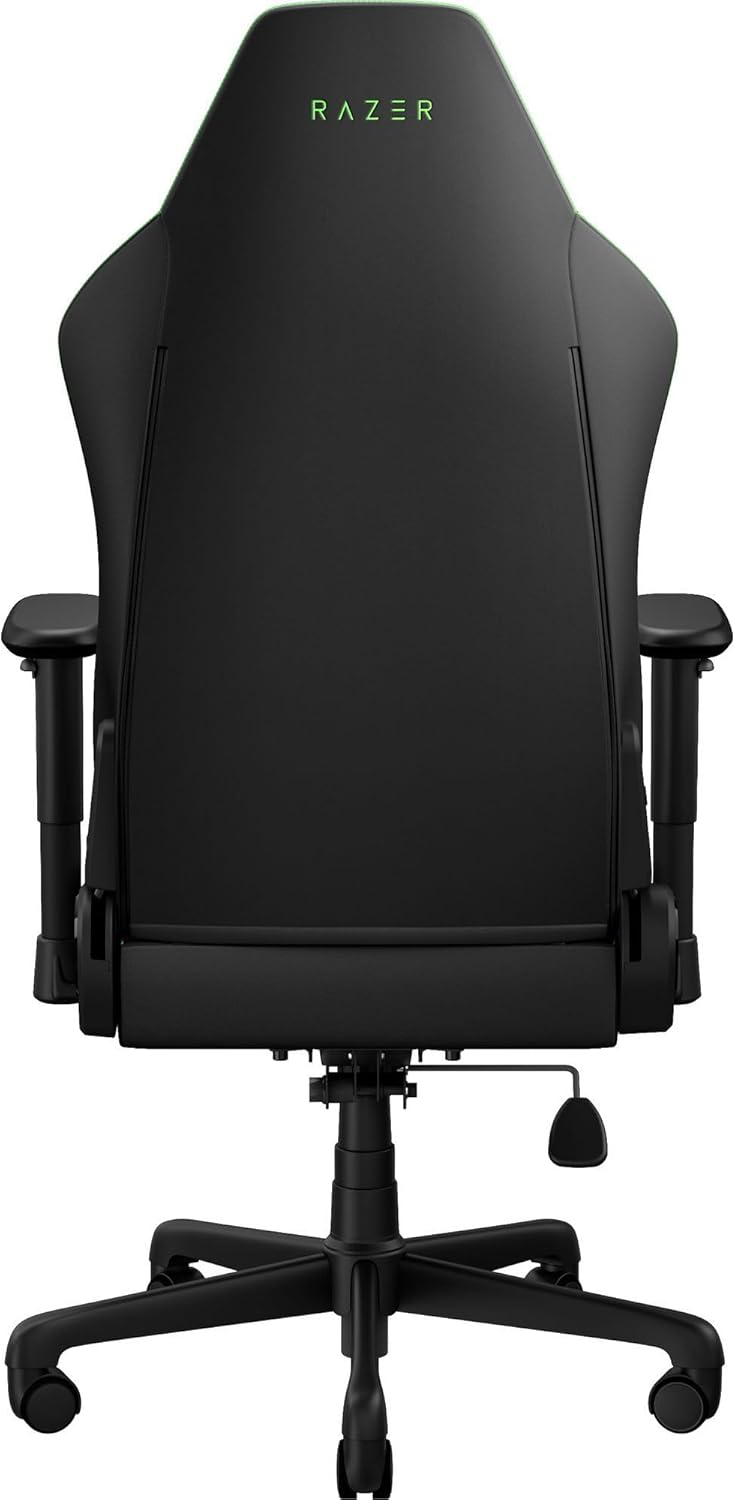 Sedia da gaming Razer nera, vista da dietro, con ruote e braccioli regolabili.