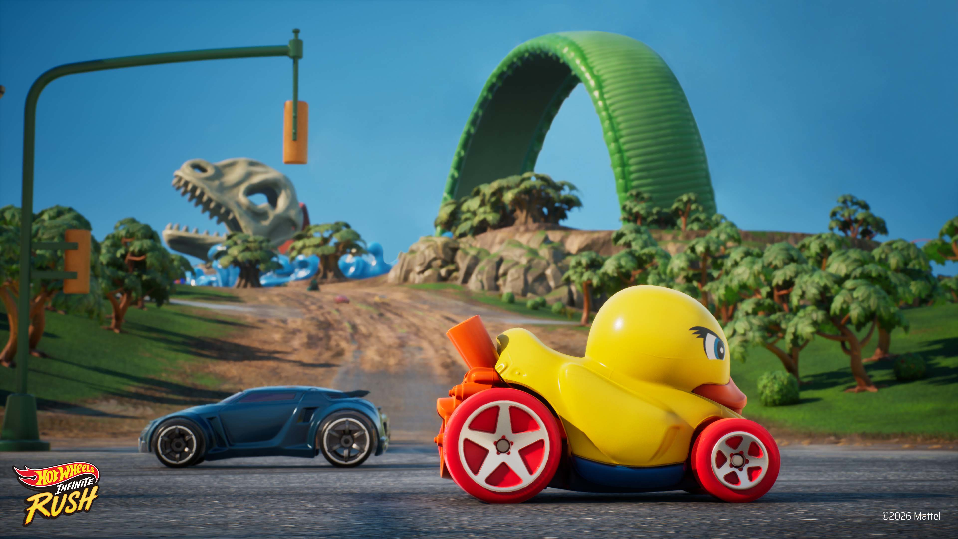 Ein gelbes Entenauto und ein blaues Rennauto auf einer Straße mit Dinosaurierschädel und grüner Rampe.