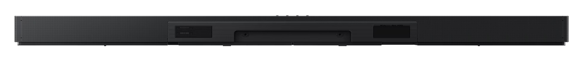Czarny soundbar z prążkowanym przodem i portami z tyłu.