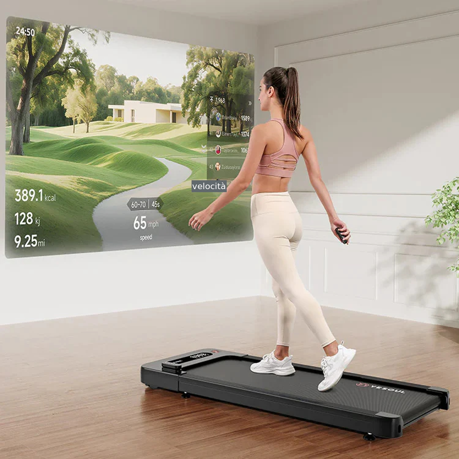 Donna su tapis roulant con display di campo da golf virtuale che mostra statistiche.