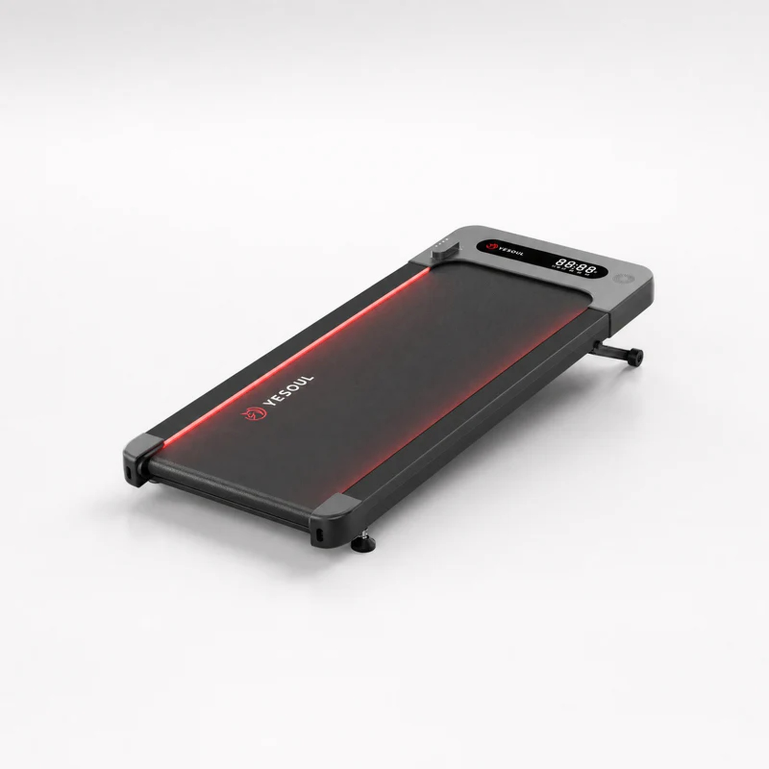 Un tapis roulant nero con illuminazione rossa e display digitale.
