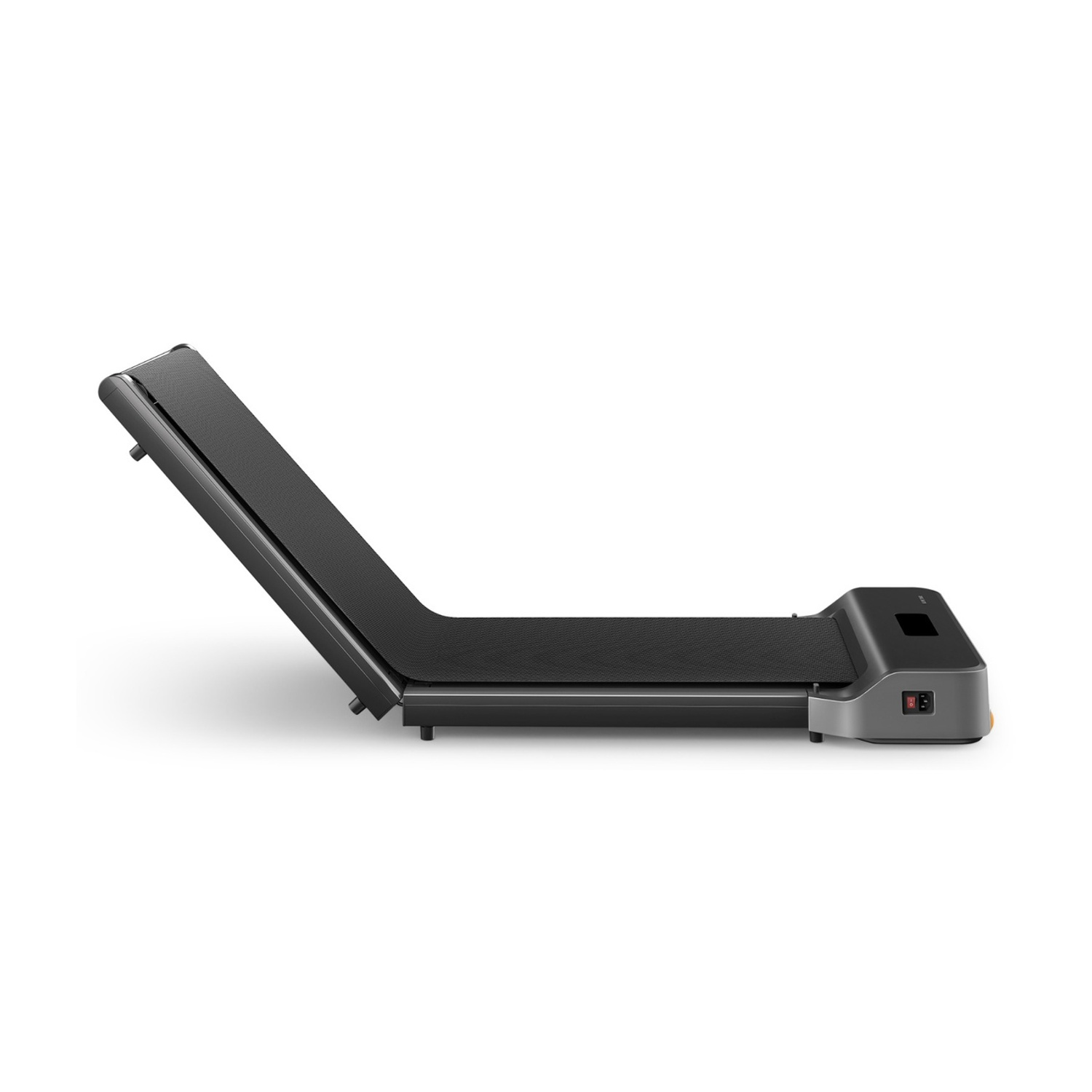 Un tapis roulant grigio con nastro nero su sfondo bianco.