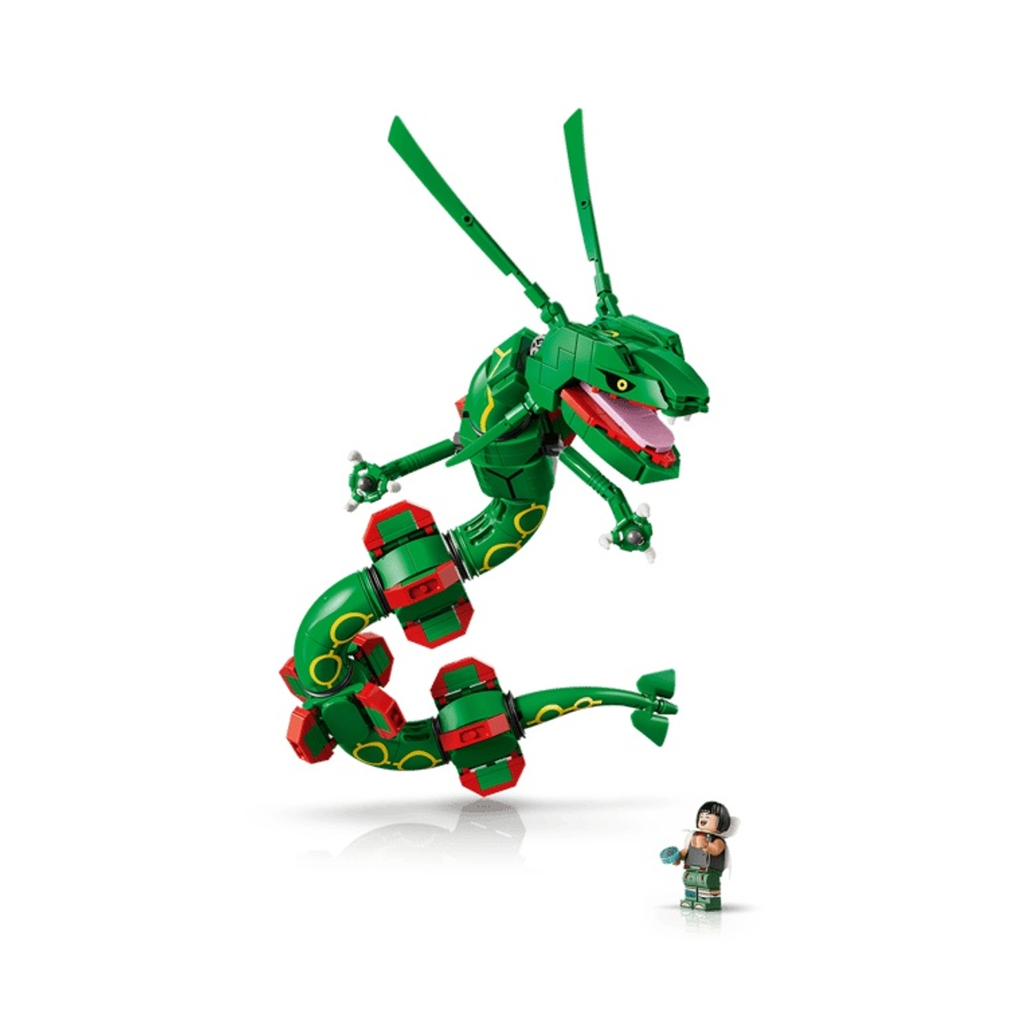 Drago Lego verde con accenti rossi e una piccola figura.
