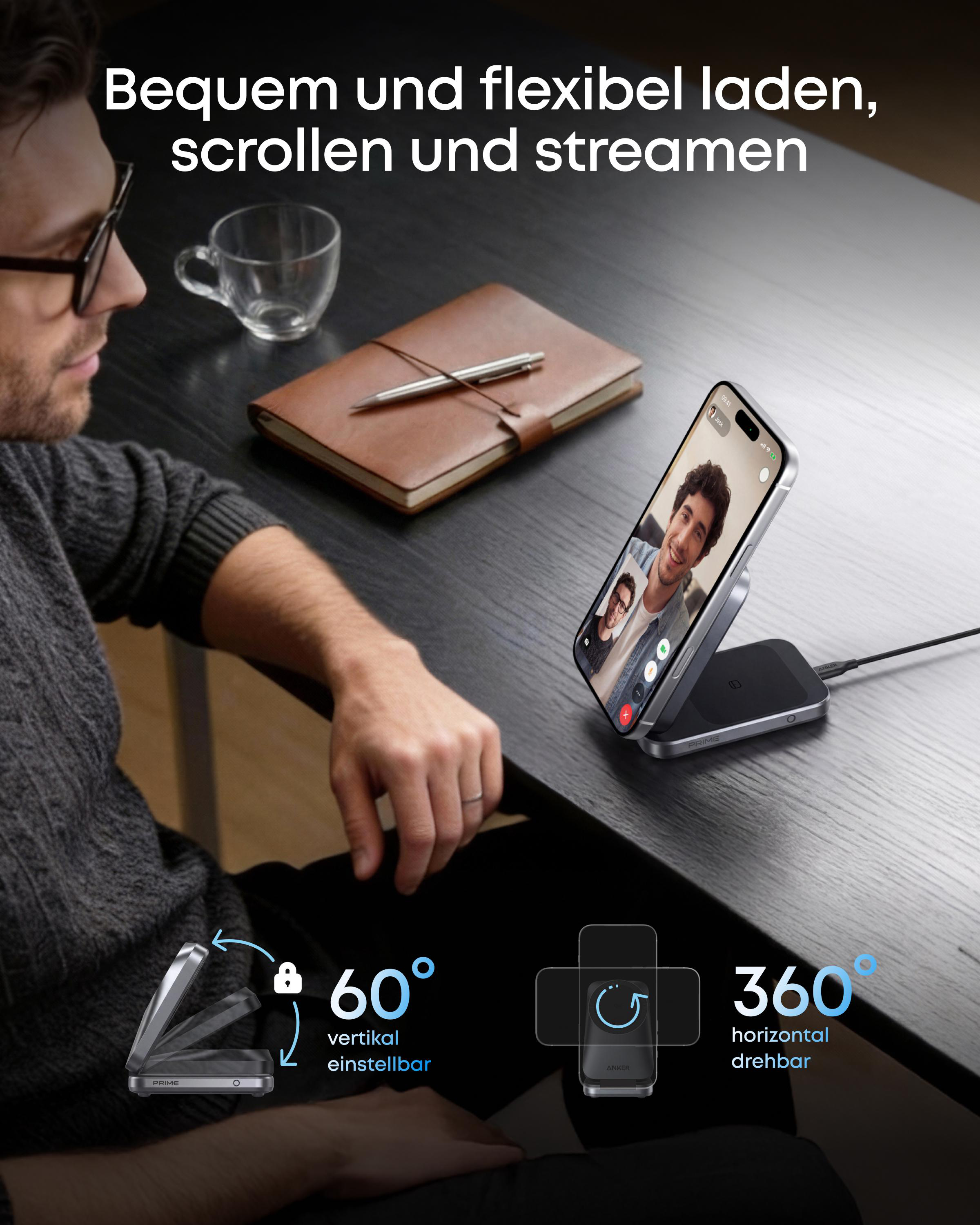 Mann mit Brille lädt Handy auf Ständer, Videoanruf sichtbar.
