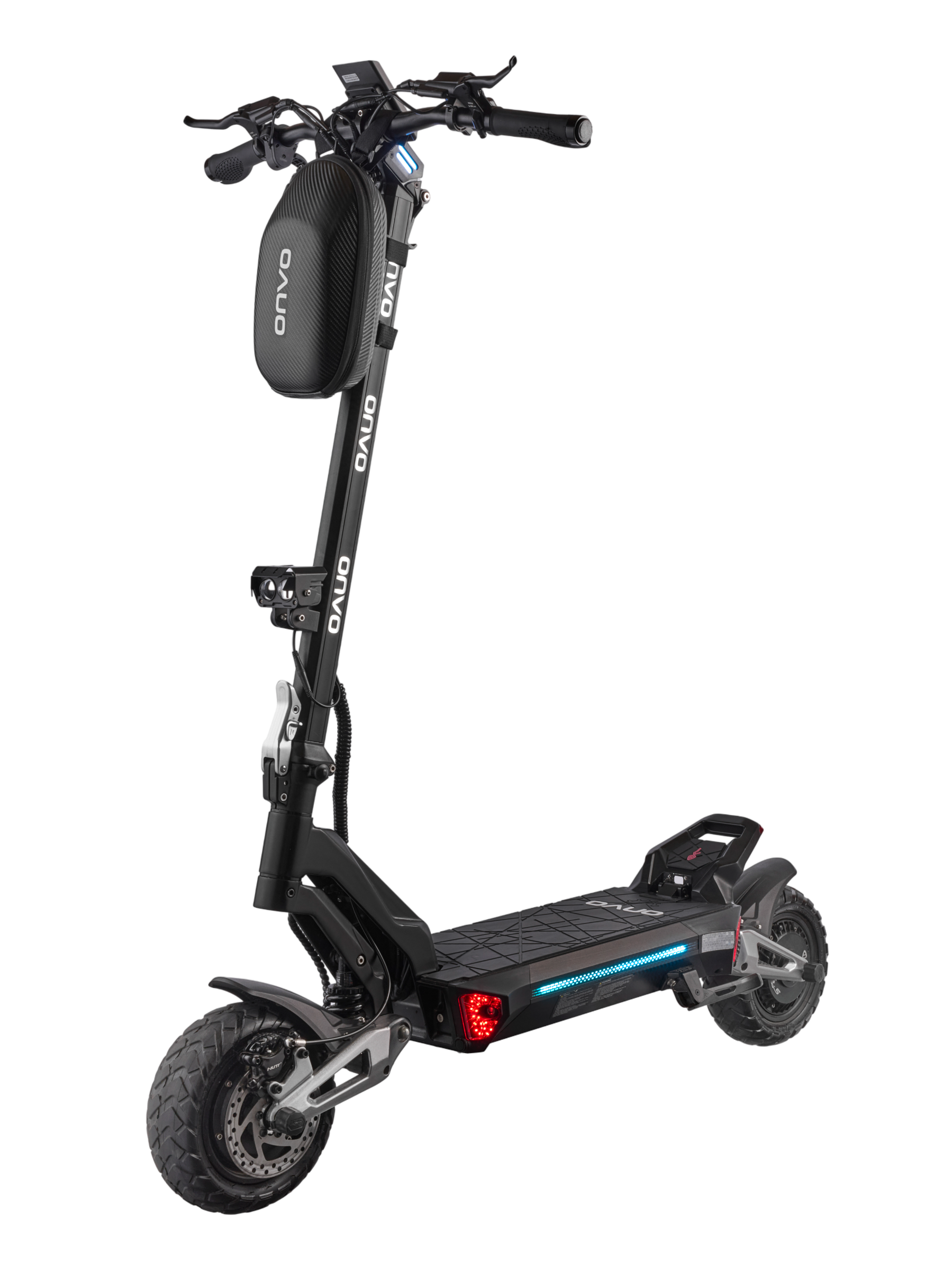 Mavi ve kırmızı ışıklı siyah elektrikli scooter, gidonda siyah çanta.