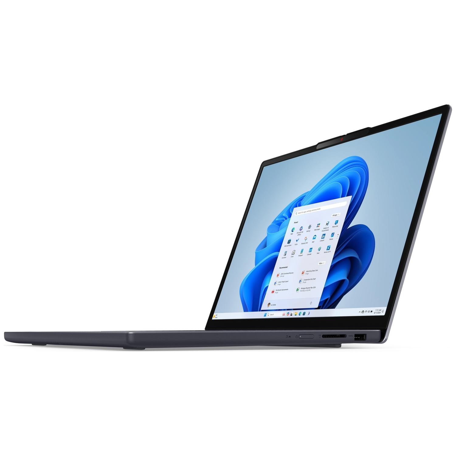 Een donkere laptop met een helder scherm waarop het Windows 11 startmenu wordt weergegeven.