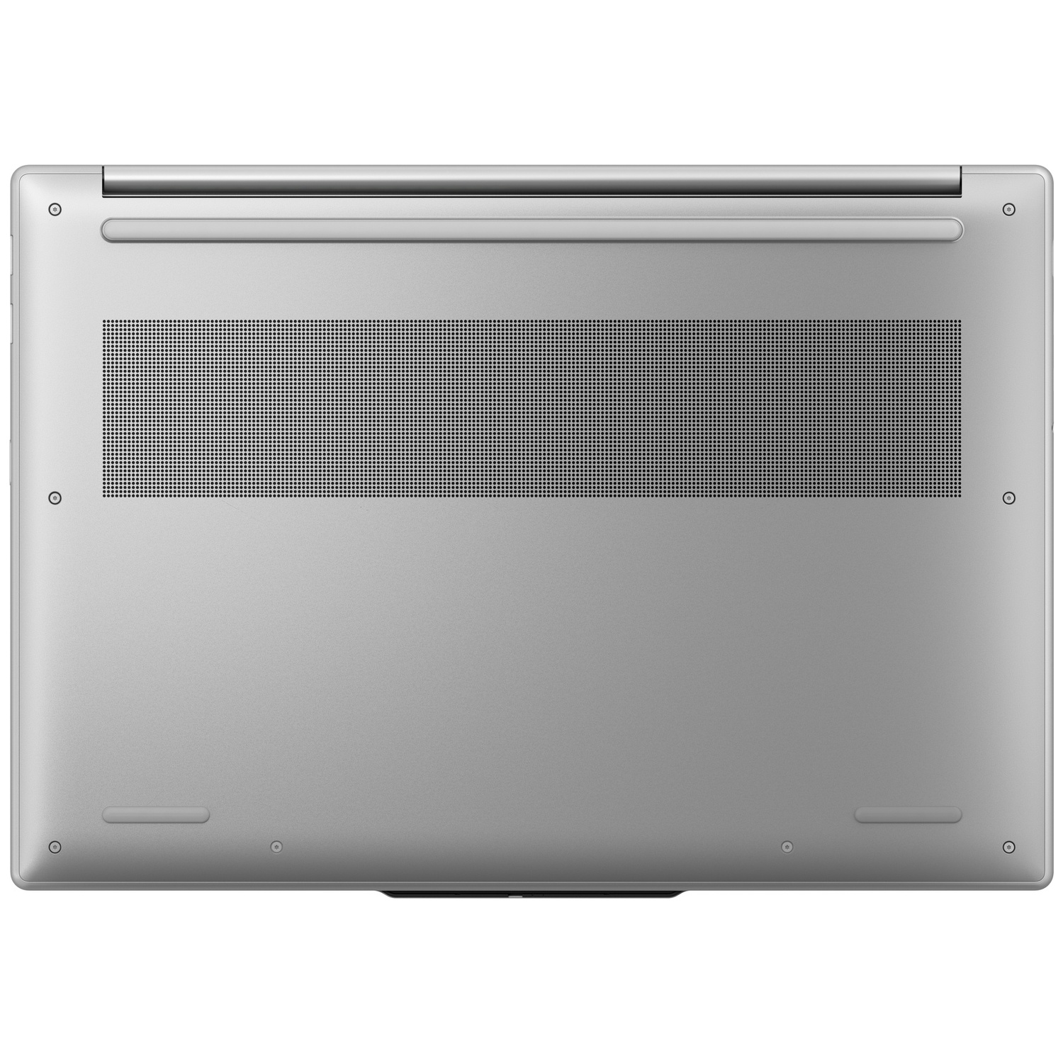 Dessous d'un ordinateur portable argenté avec grilles de ventilation et vis.