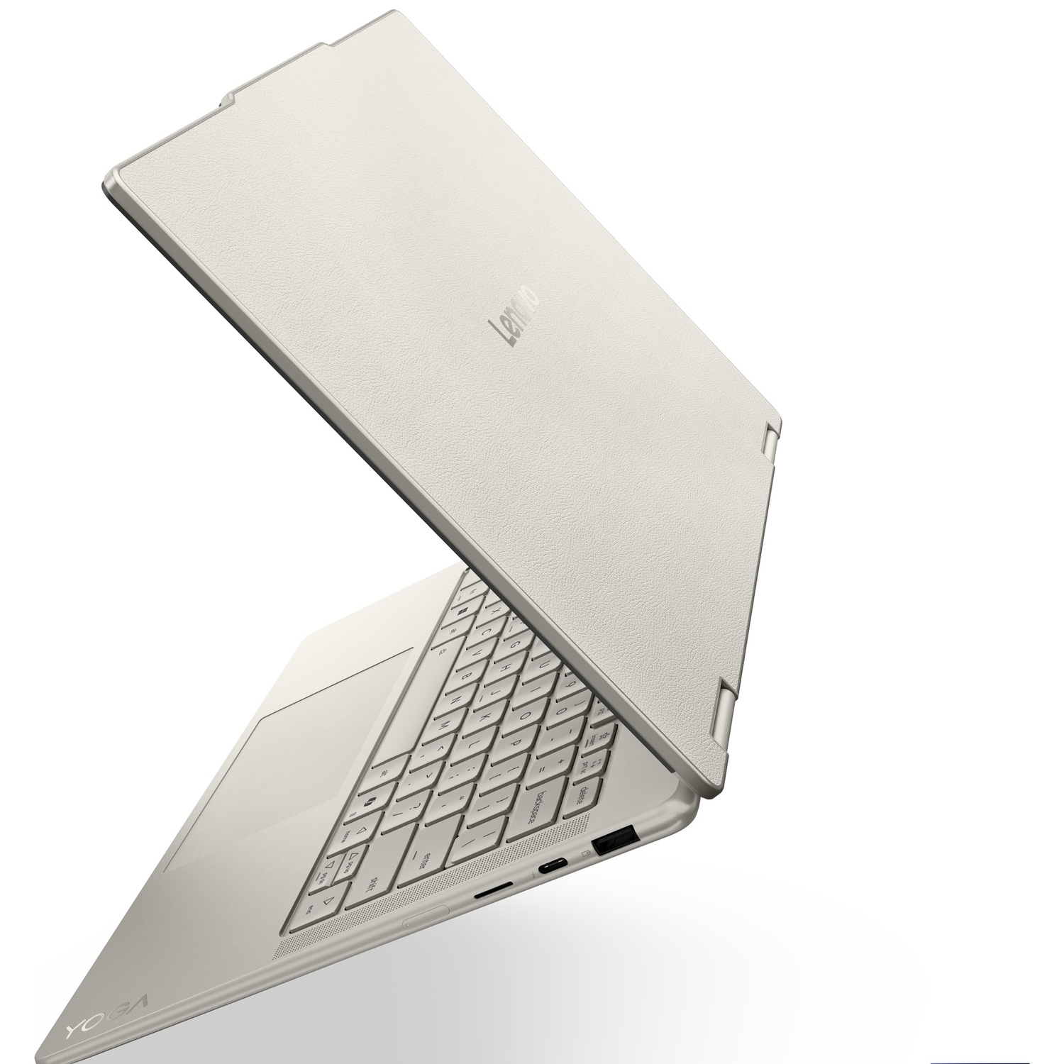 Un ordinateur portable Lenovo Yoga argenté est ouvert, montrant le clavier et le pavé tactile.