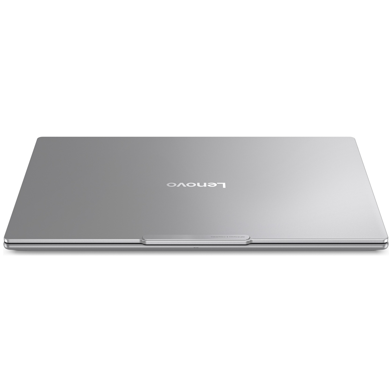 Un ordinateur portable argenté fermé avec le logo Lenovo sur le capot.