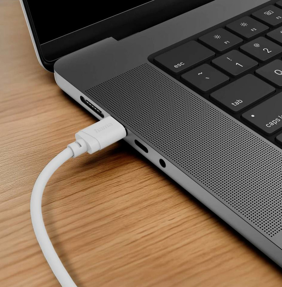 Biały kabel jest podłączony do laptopa.