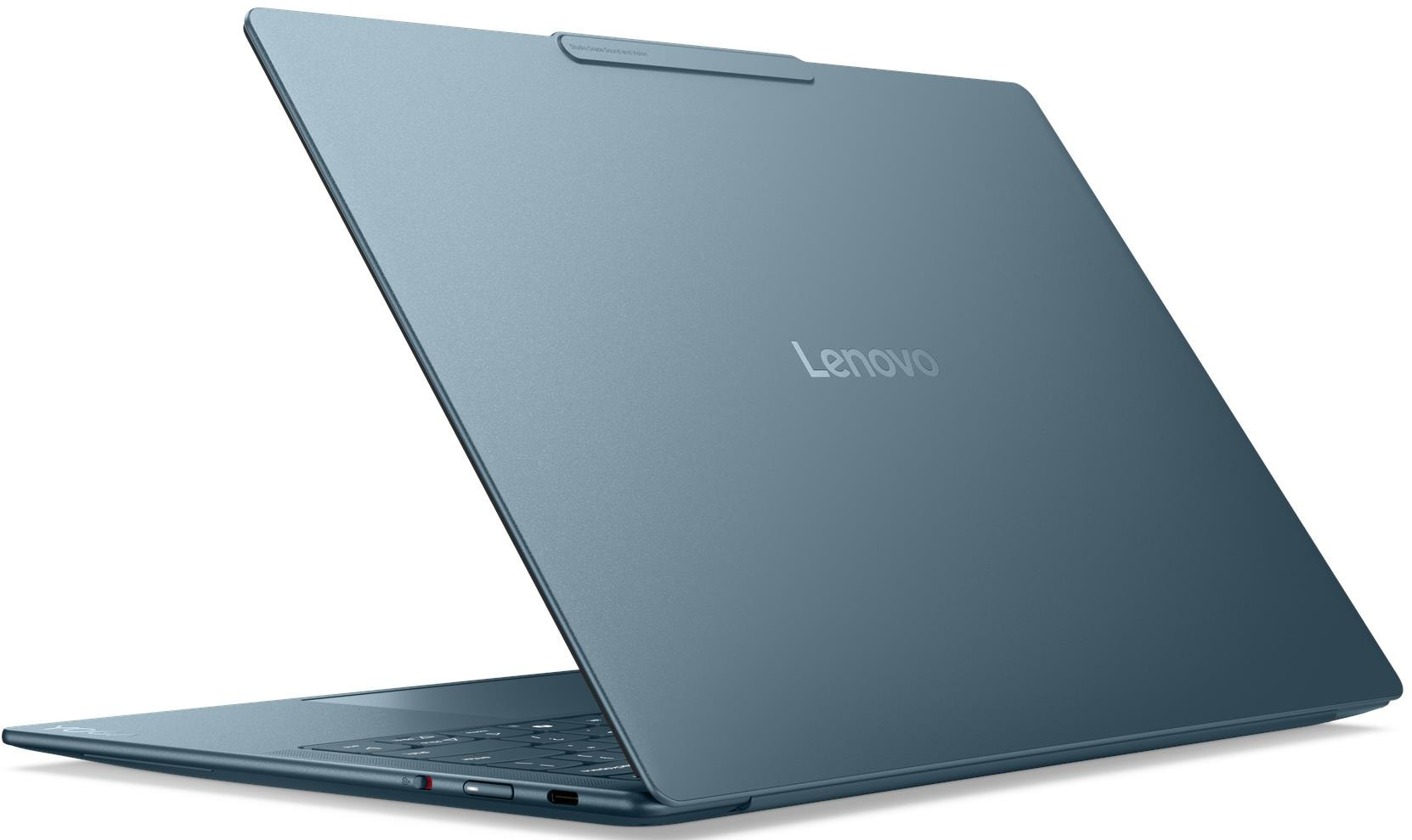 Egy kék Lenovo laptop nyitva fehér háttéren.